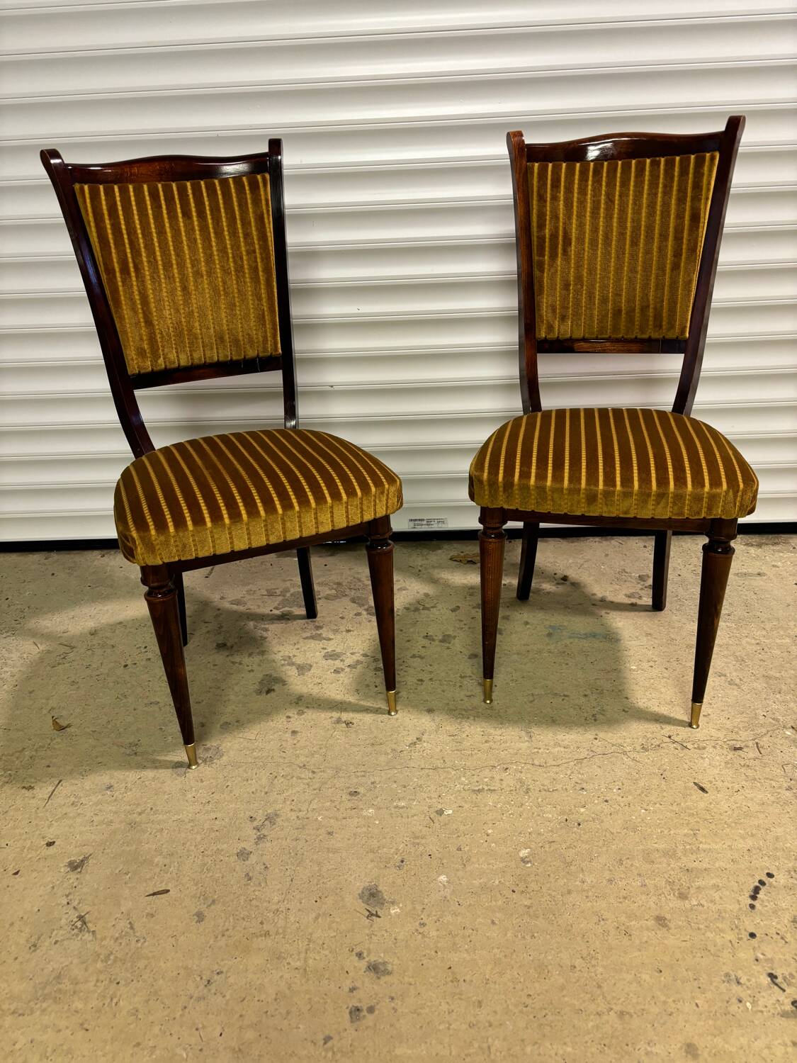 Vintage chair single-piece assembly