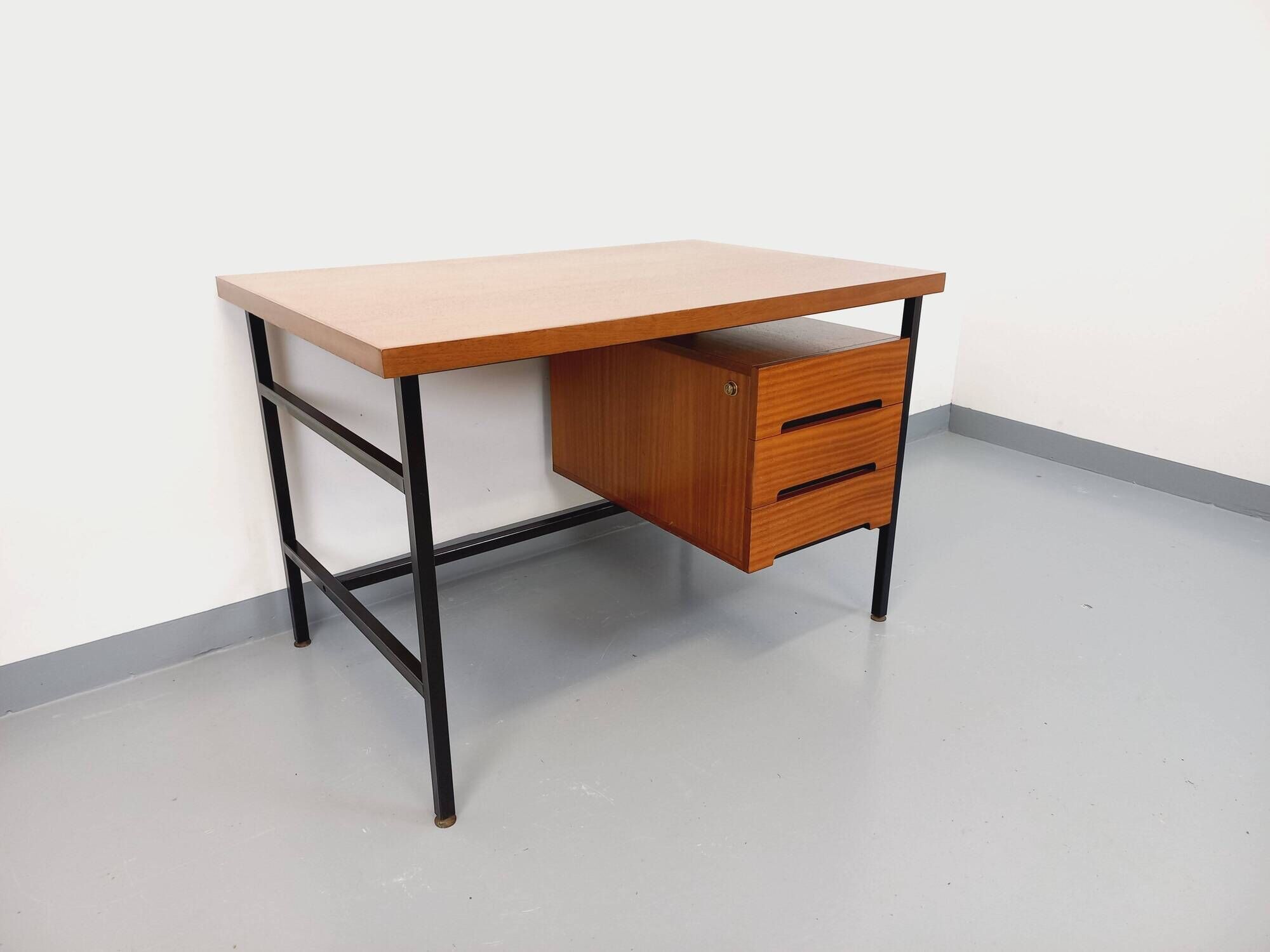 Vintage modernist double-sided desk in mahogany and black metal from the 1960s