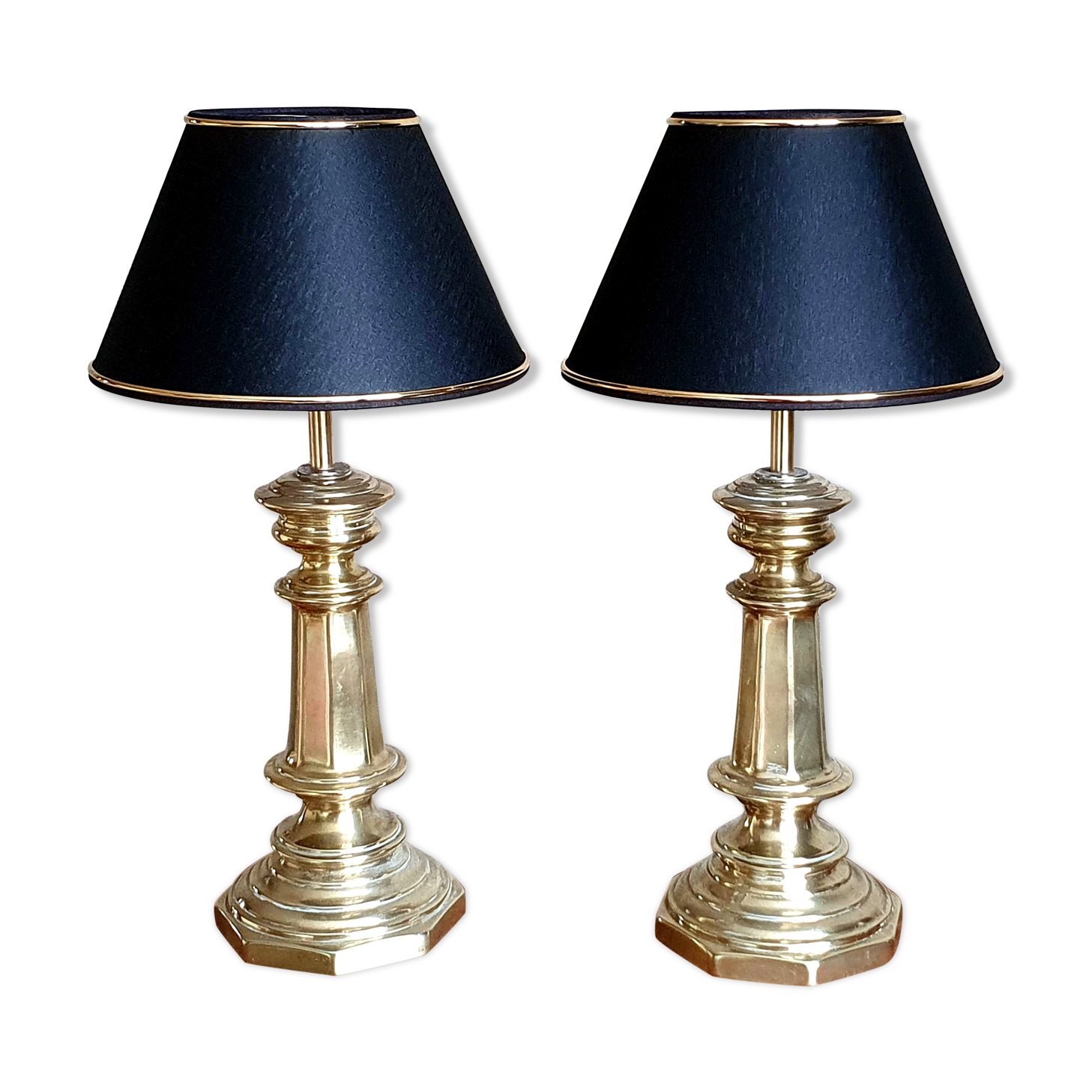 Duo of antique lamps in bronze and brass