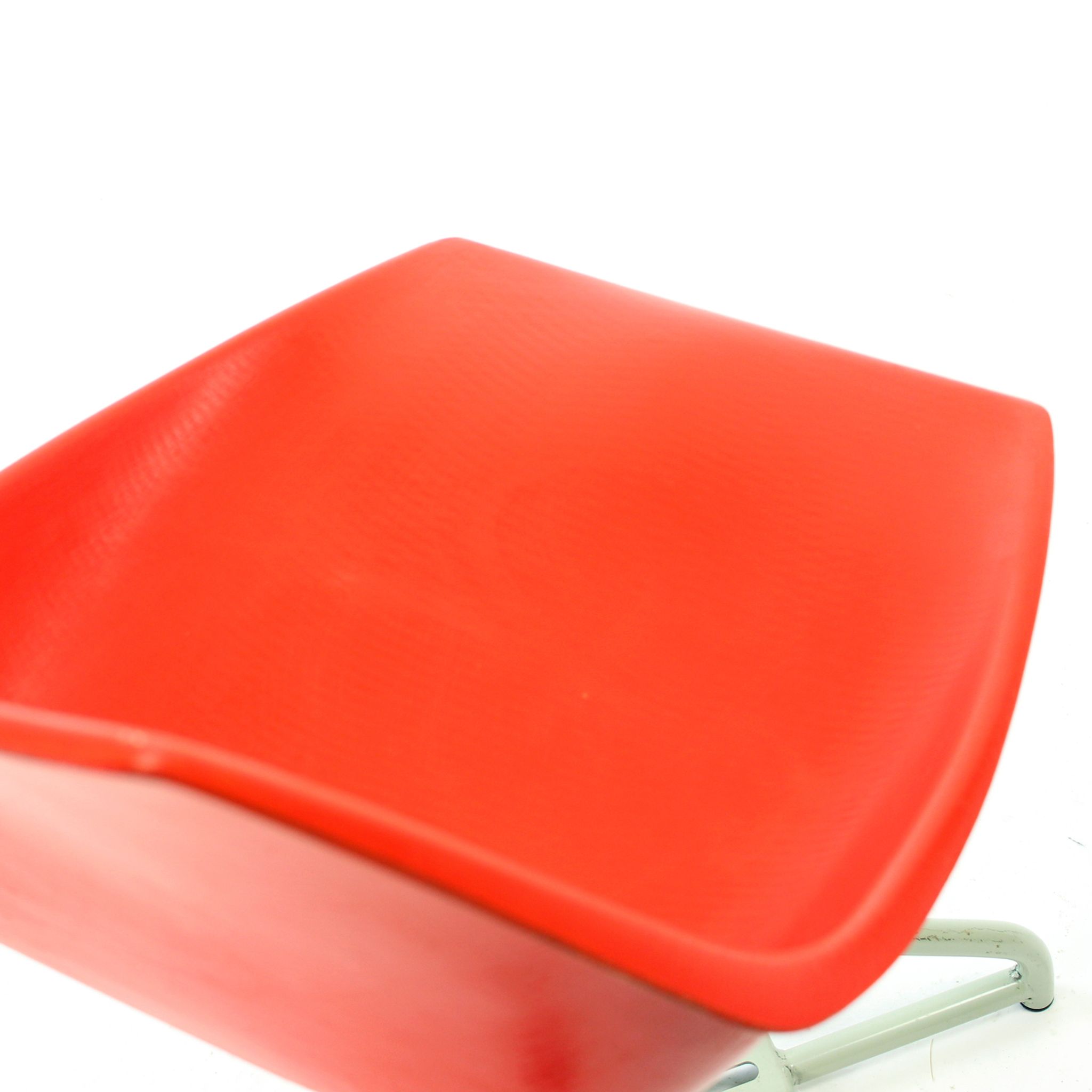 Chaise rouge Vertex, Miroslav Navratil des années 1960