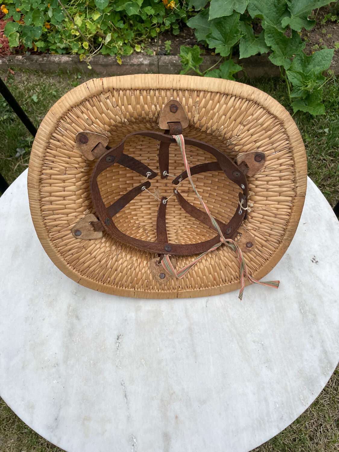 Vintage colonnial hat in woven rush