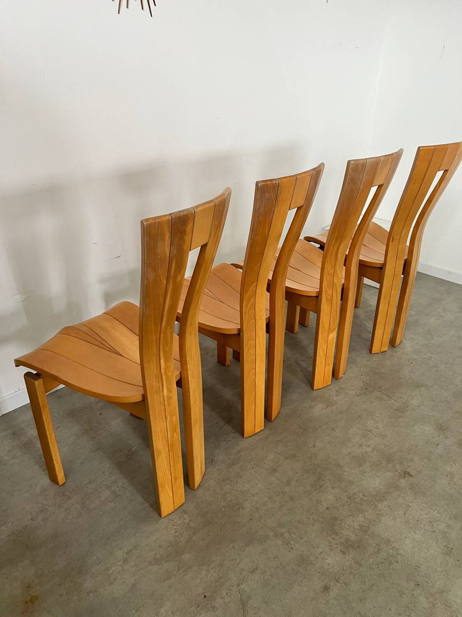 4 old French design solid elm chairs from the 70s vintage