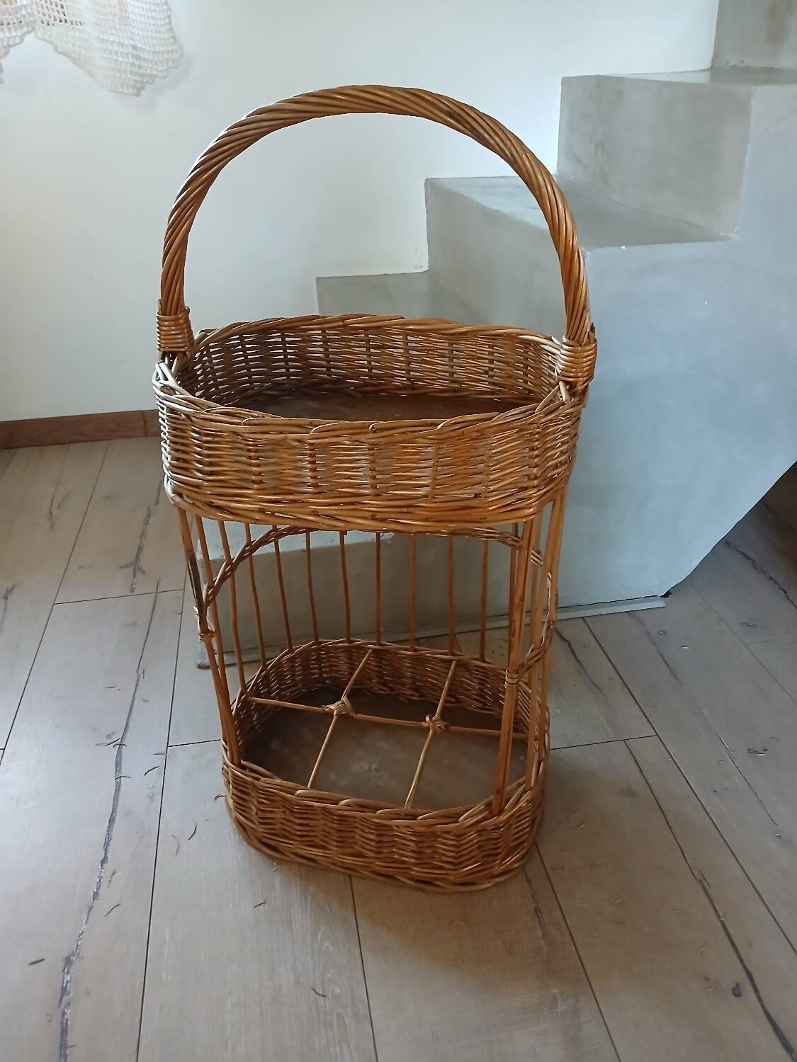 Panier porte bouteilles ancien en rotin