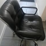 Pollock Knoll executive chair