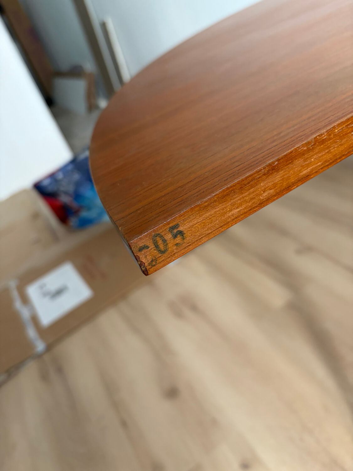 Vintage Scandinavian round table from the 50s and 60s in extendable teak with ra.