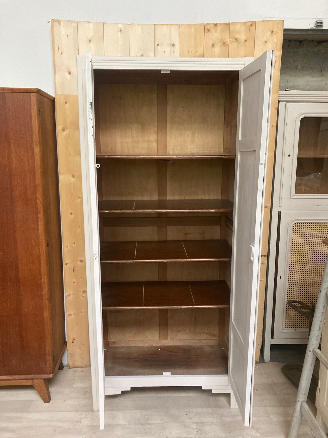 Armoire parisienne