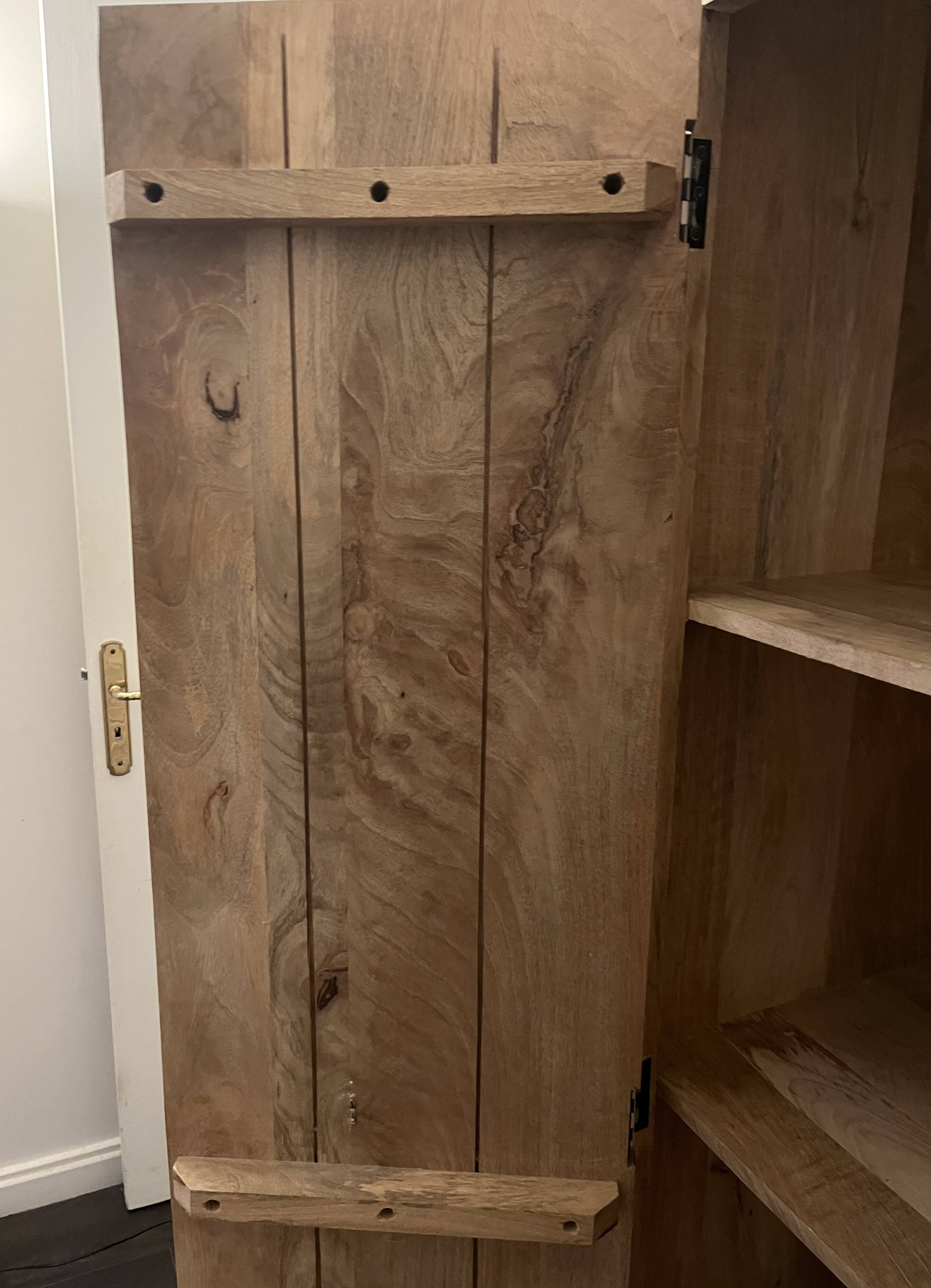 Sublime Indian wardrobe in white wood