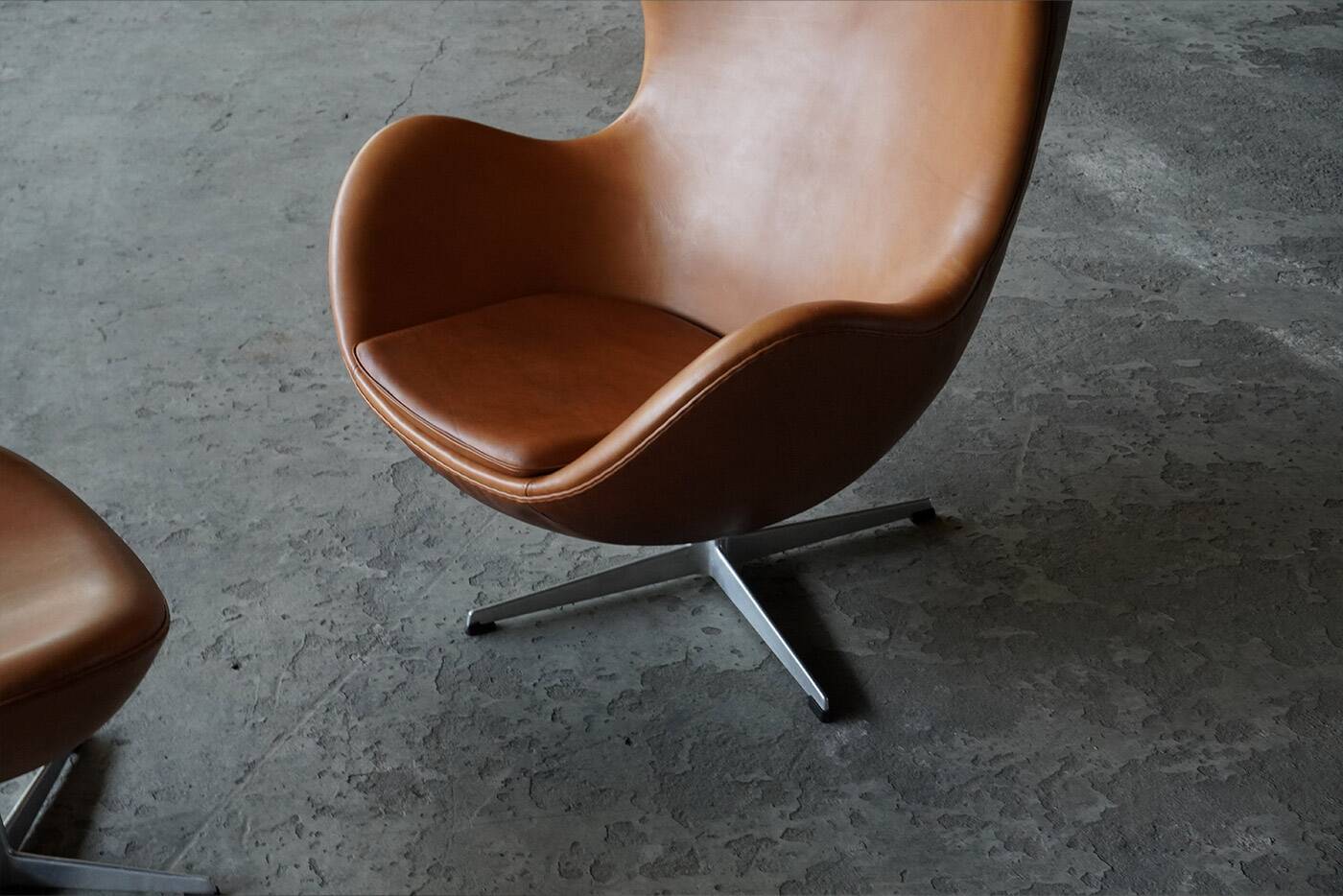 Early Egg chair with footstool by Arne Jacobsen for Fritz Hansen, Denmark 1960s