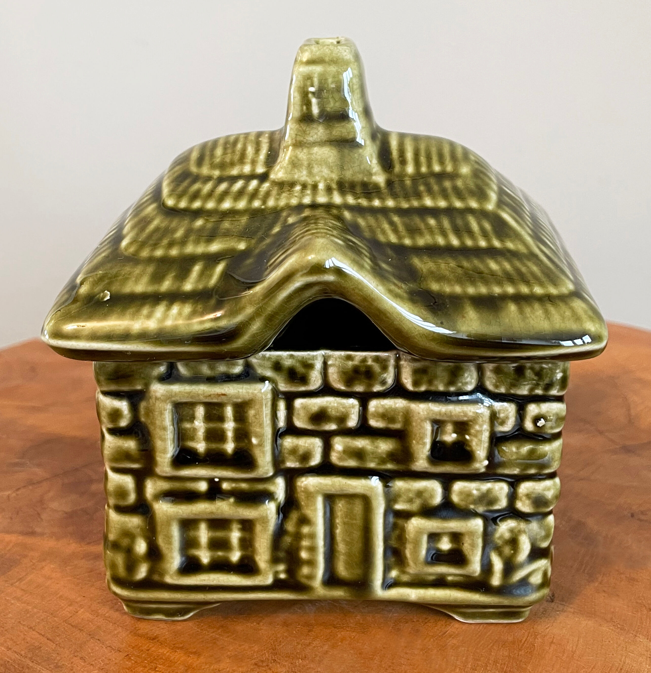 Pot Devonway en forme de maison de cottage pot de miel / sucre Majolica, vaisselle britannique fabriquée en Angleterre