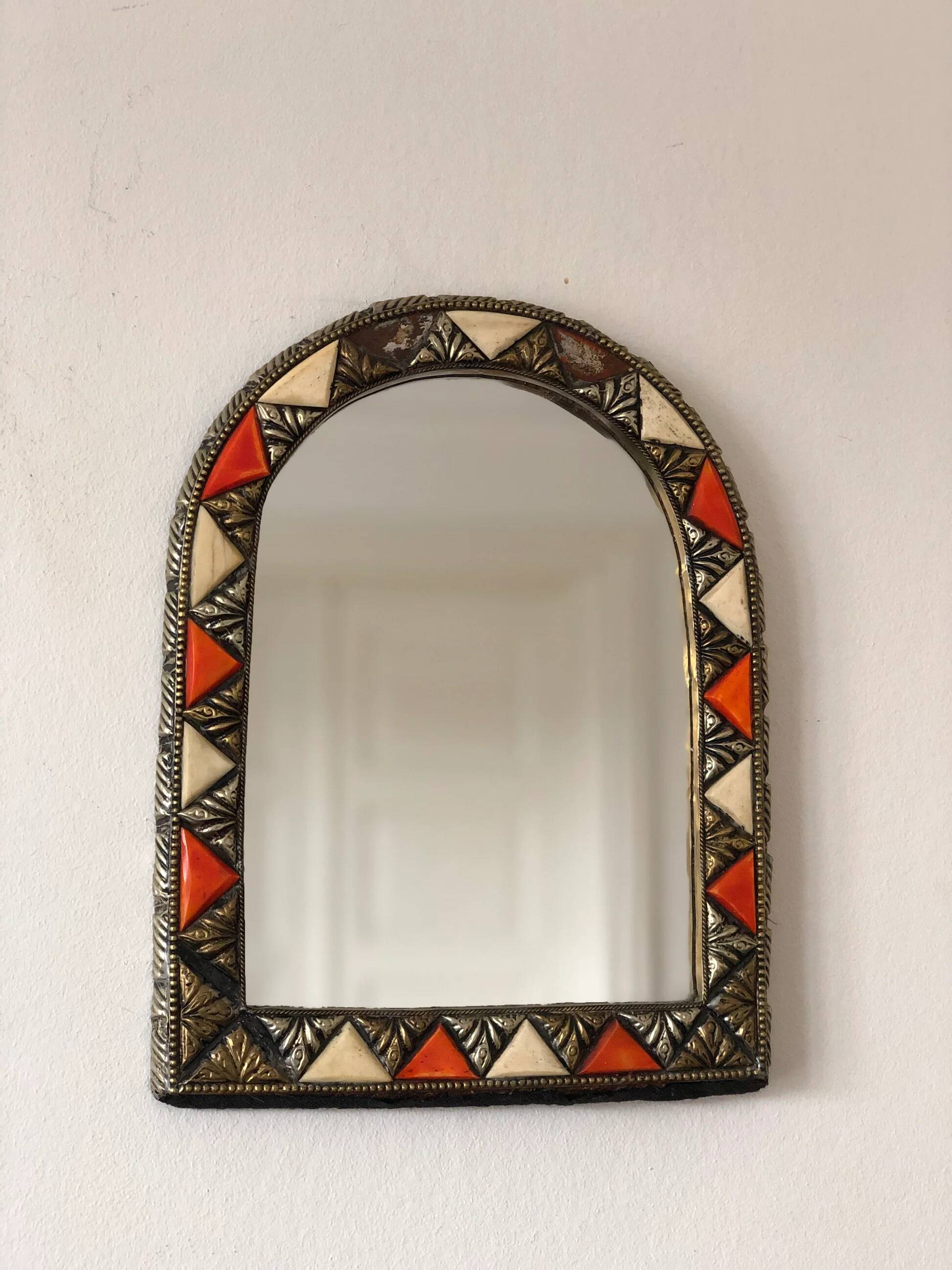 Vintage arched wall mirror – Spanish, Hollywood Regency, Moroccan-inspired 1960s