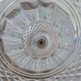 Imposing Médicis vase in cut crystal on a pedestal, created by Vaudeville at Baccarat.