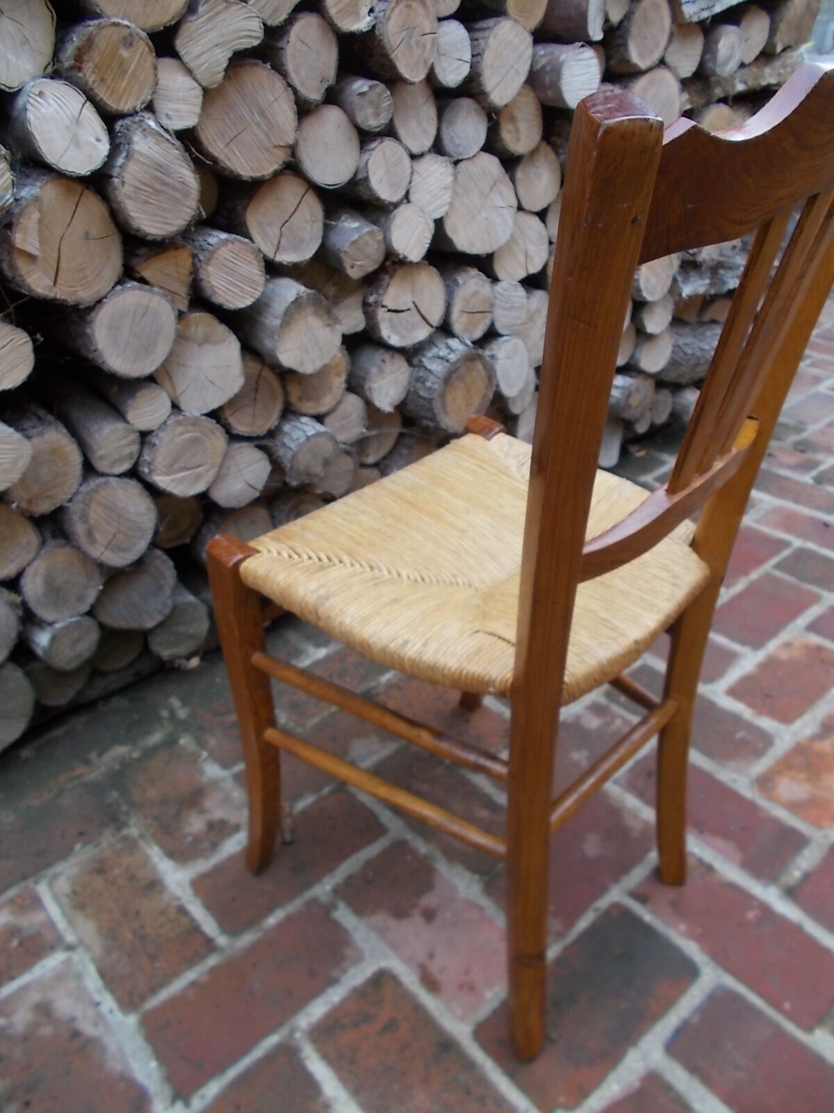 Rush seat chair in acacia