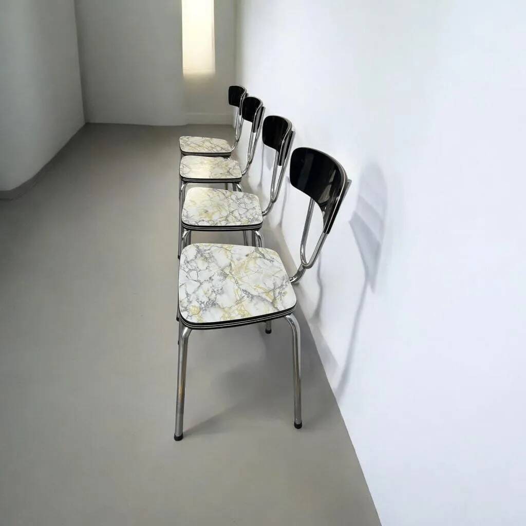 Suite de 4 chaises vintage en formica avec structure chromée