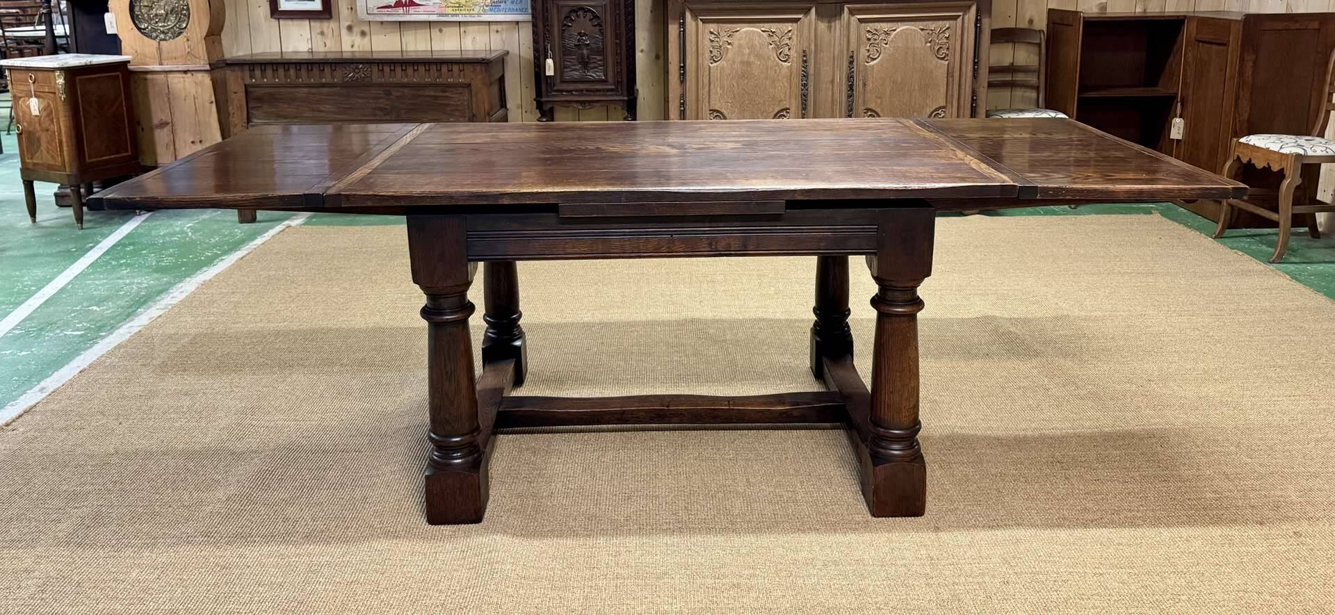 English monastery table with extensions from the late 19th century in elm and oak.