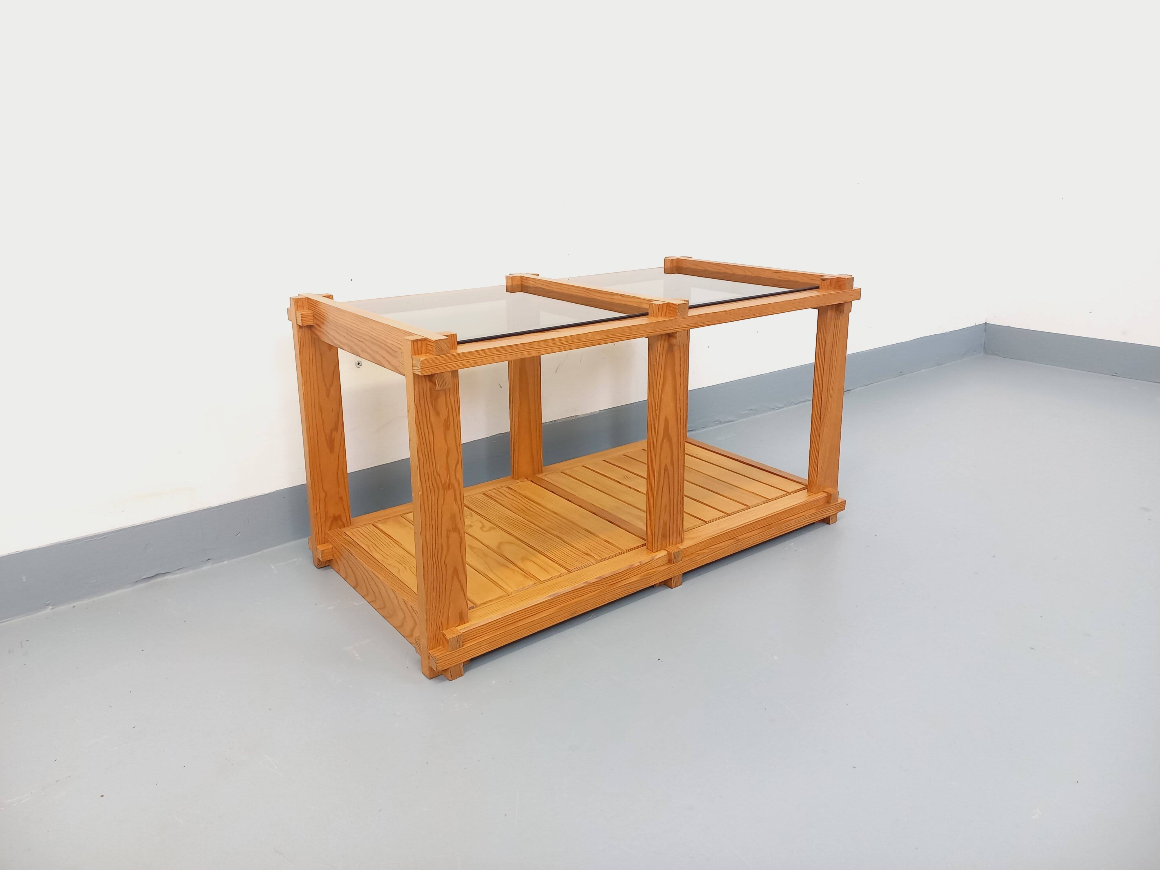 Vintage rectangular coffee table in pine and smoked glass from the 70s and 80s.