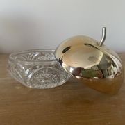 Apple-shaped sugar bowl in chiseled glass and gold metal