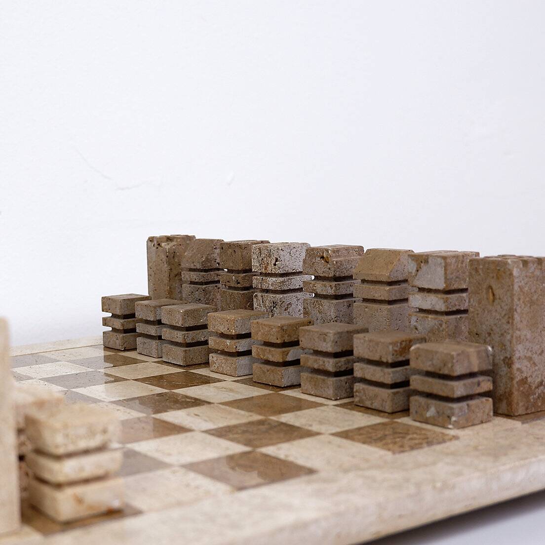 Modernist two-tone travertine chess set, Italy, 1970s