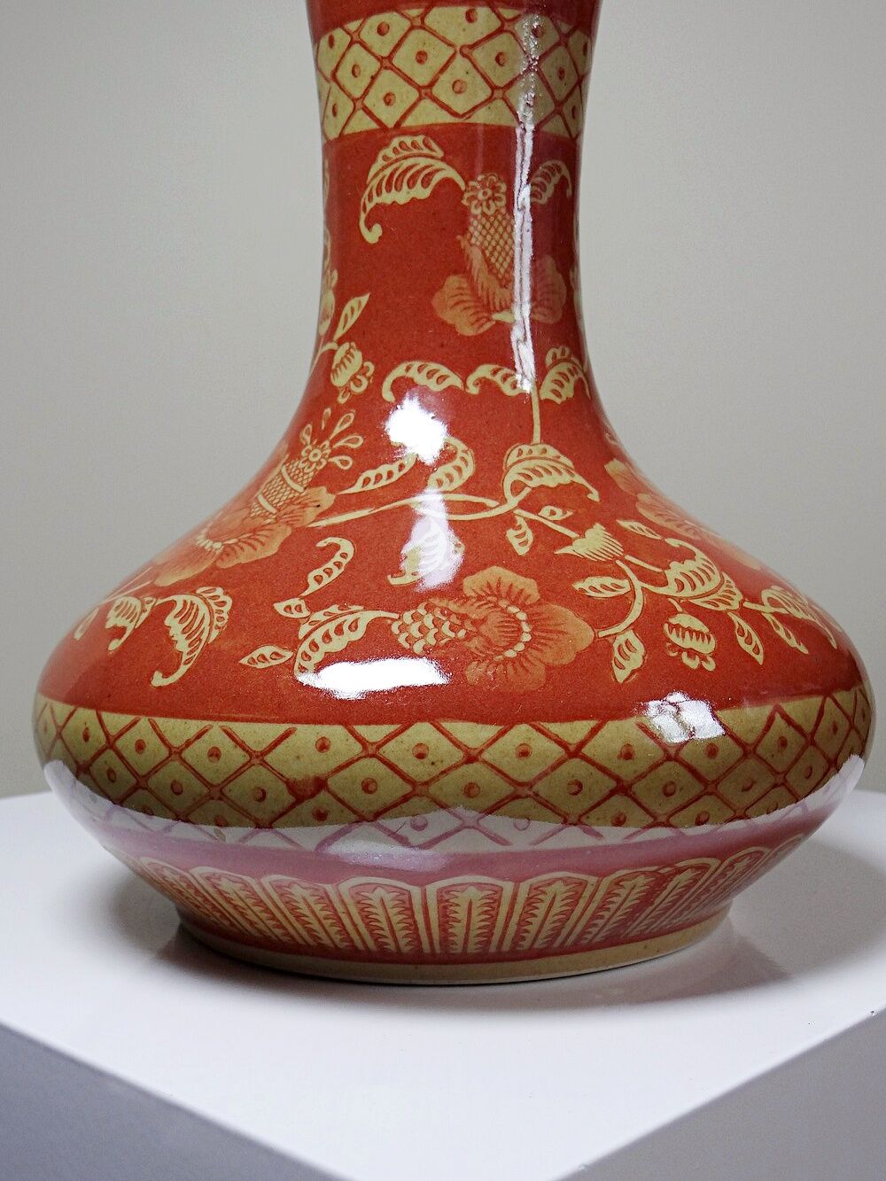 Vase Chinois XXe céramique peinte main teinte inhabituelle rouge