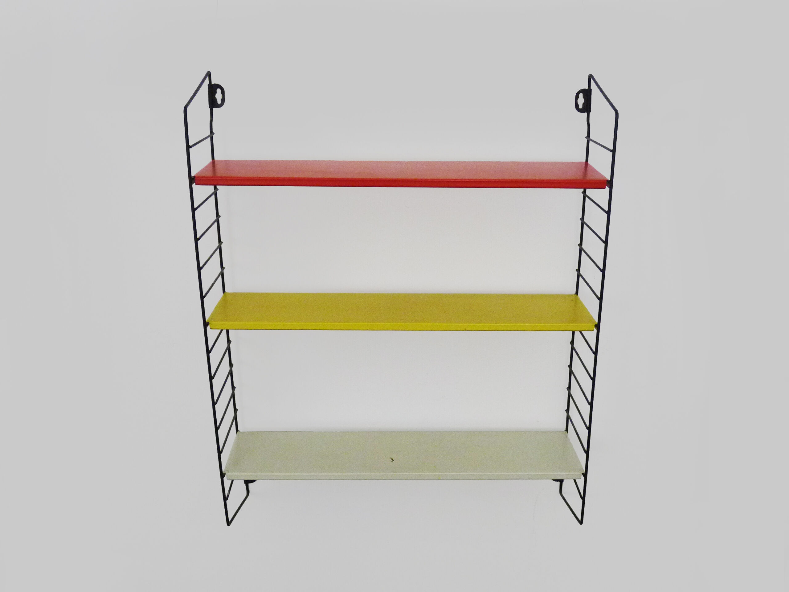 Vintage design shelf String Tomado Holland by Adriaan Dekker, Pilastro.