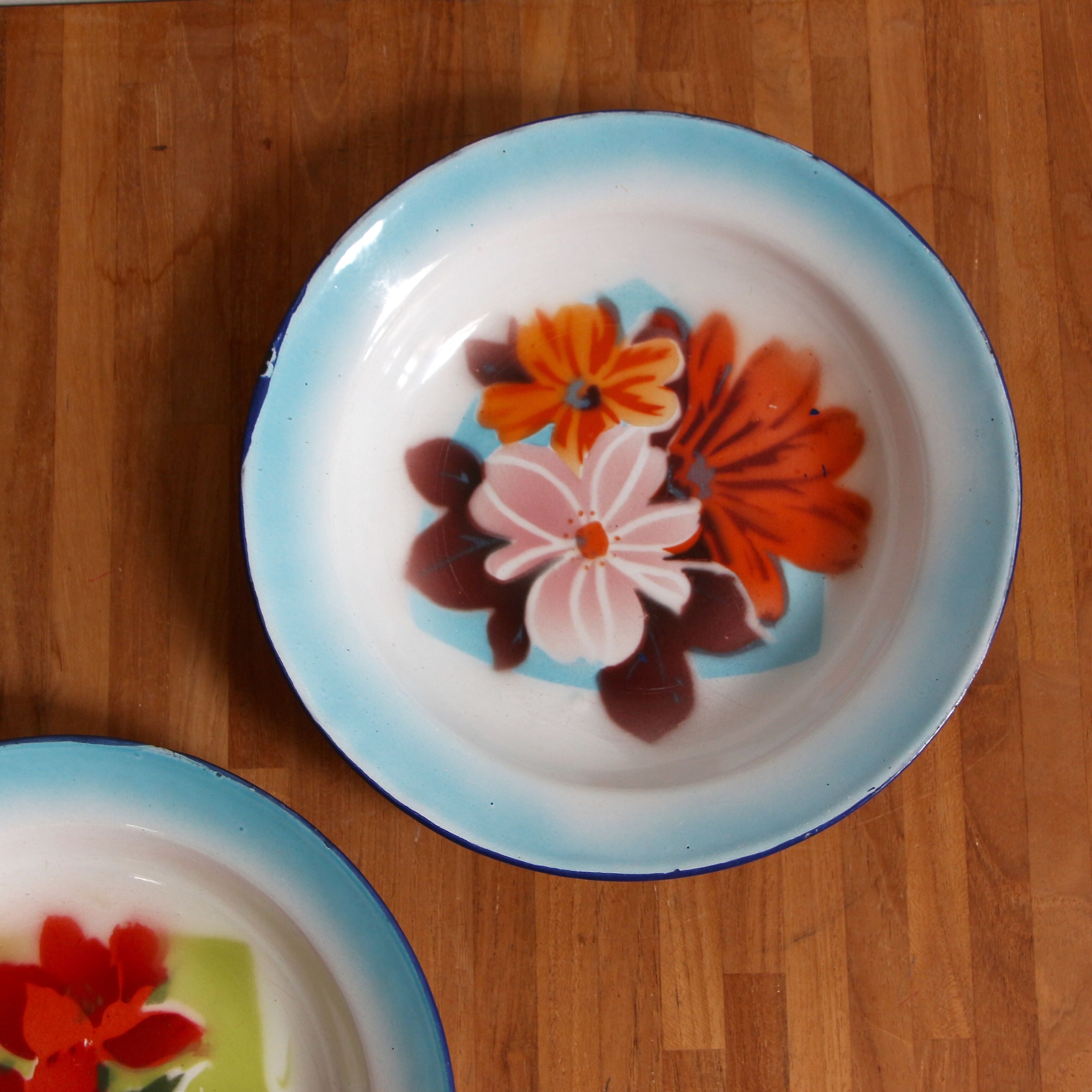 Hollow enamel plates