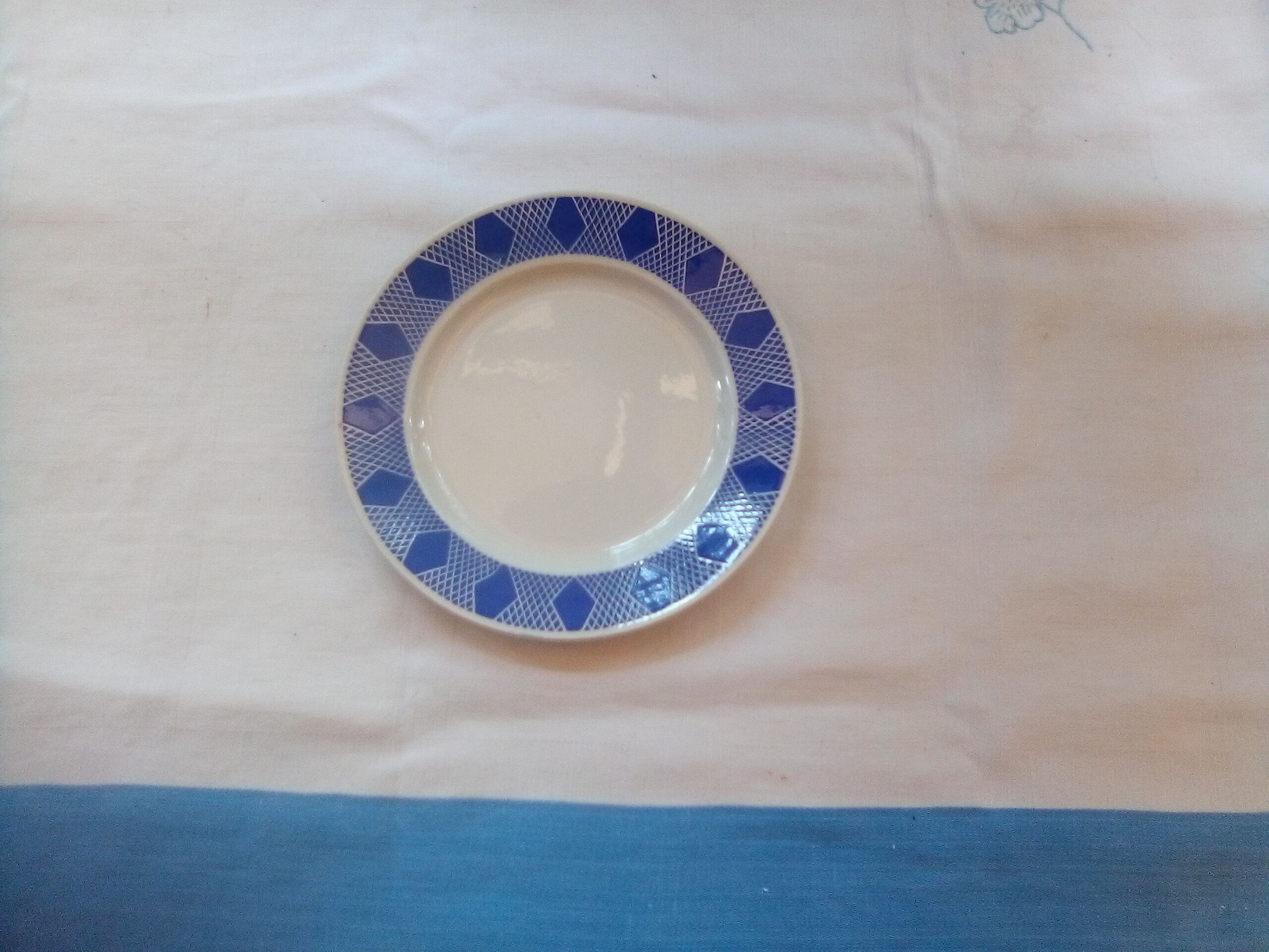 Assorted 18 old blue plates