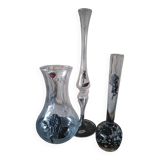 Vases avec décoration en étain