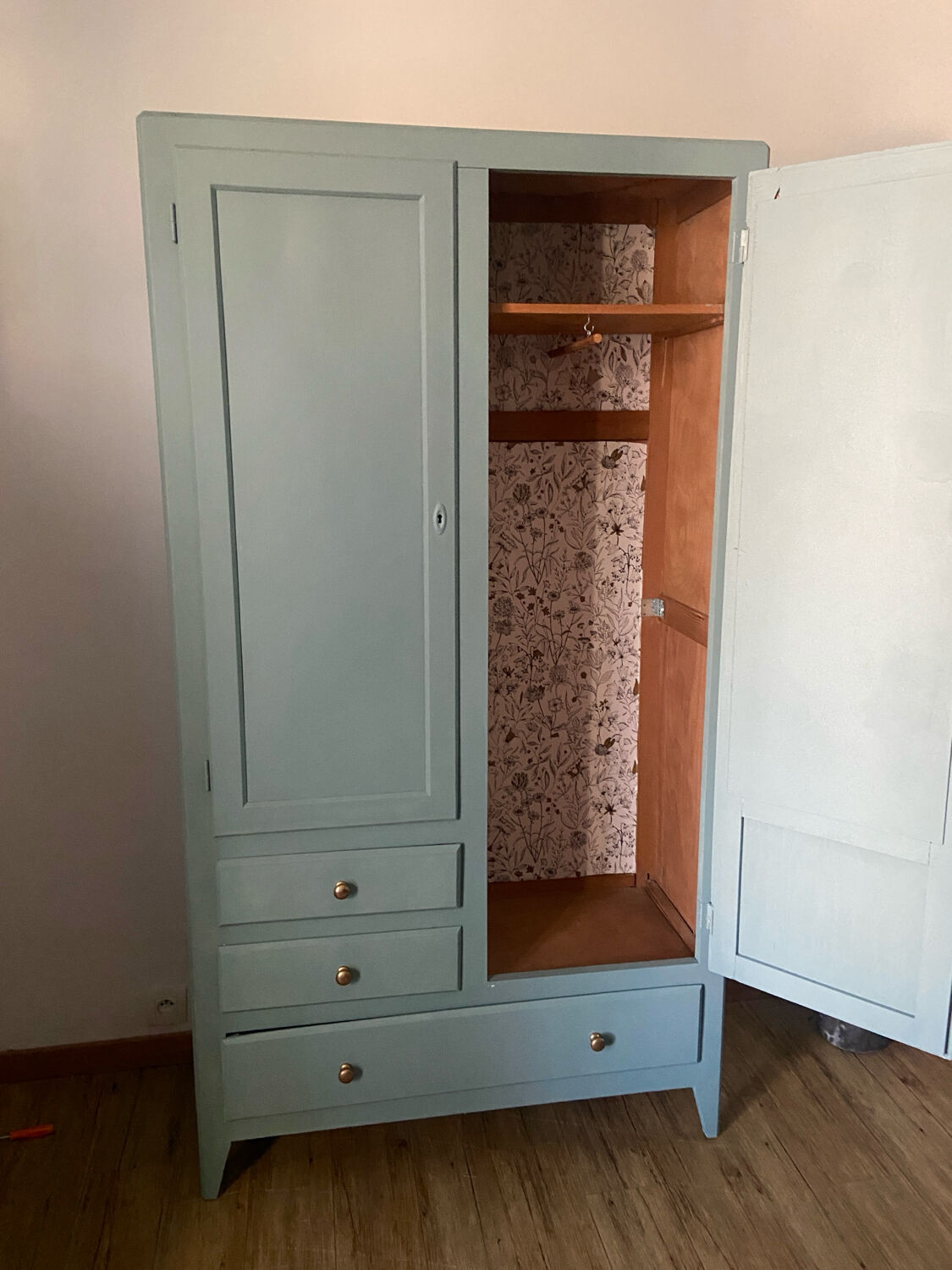 Armoire parisienne