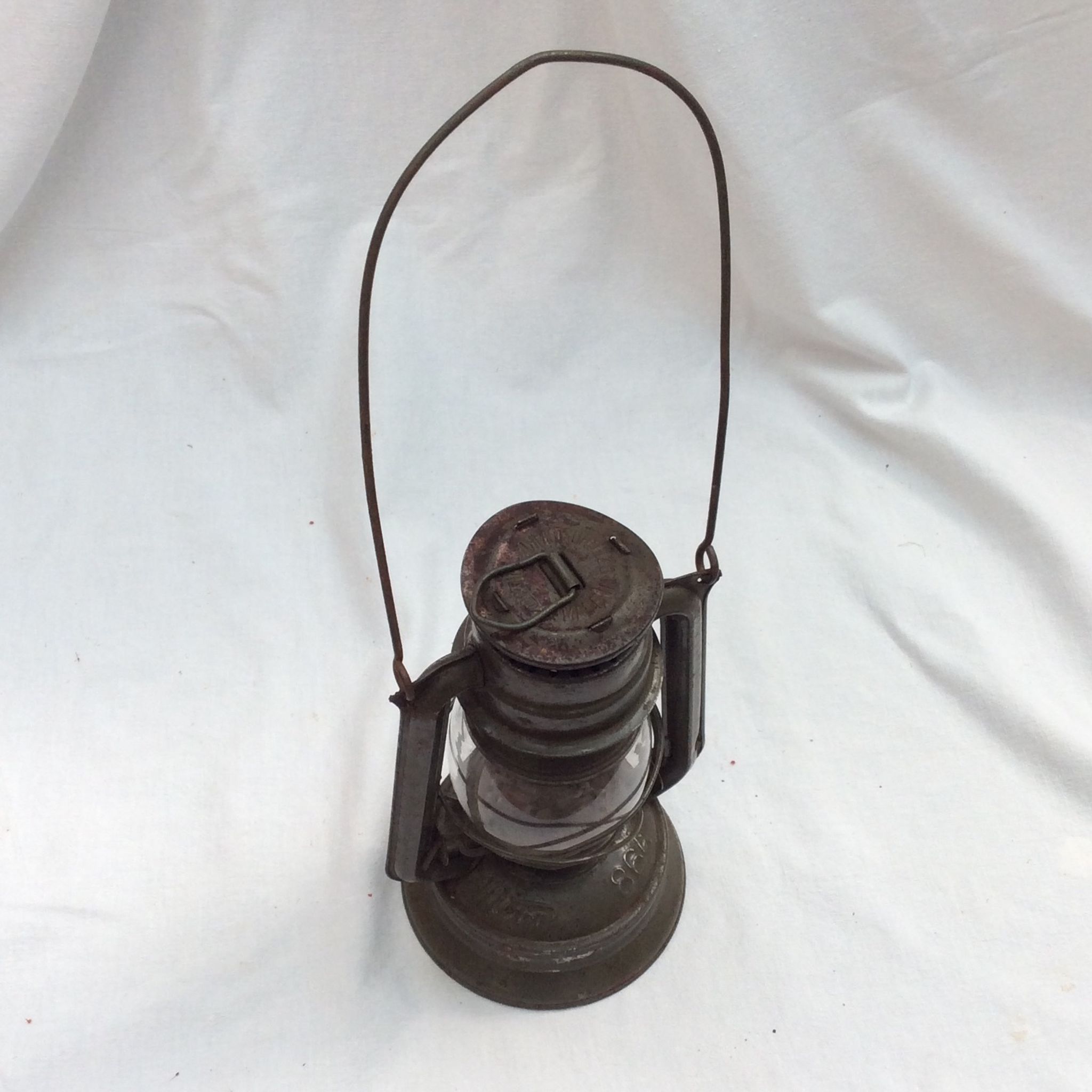 Meva N 864 oil storm lamp in aluminum dimension: height -25cm- diameter -13cm-