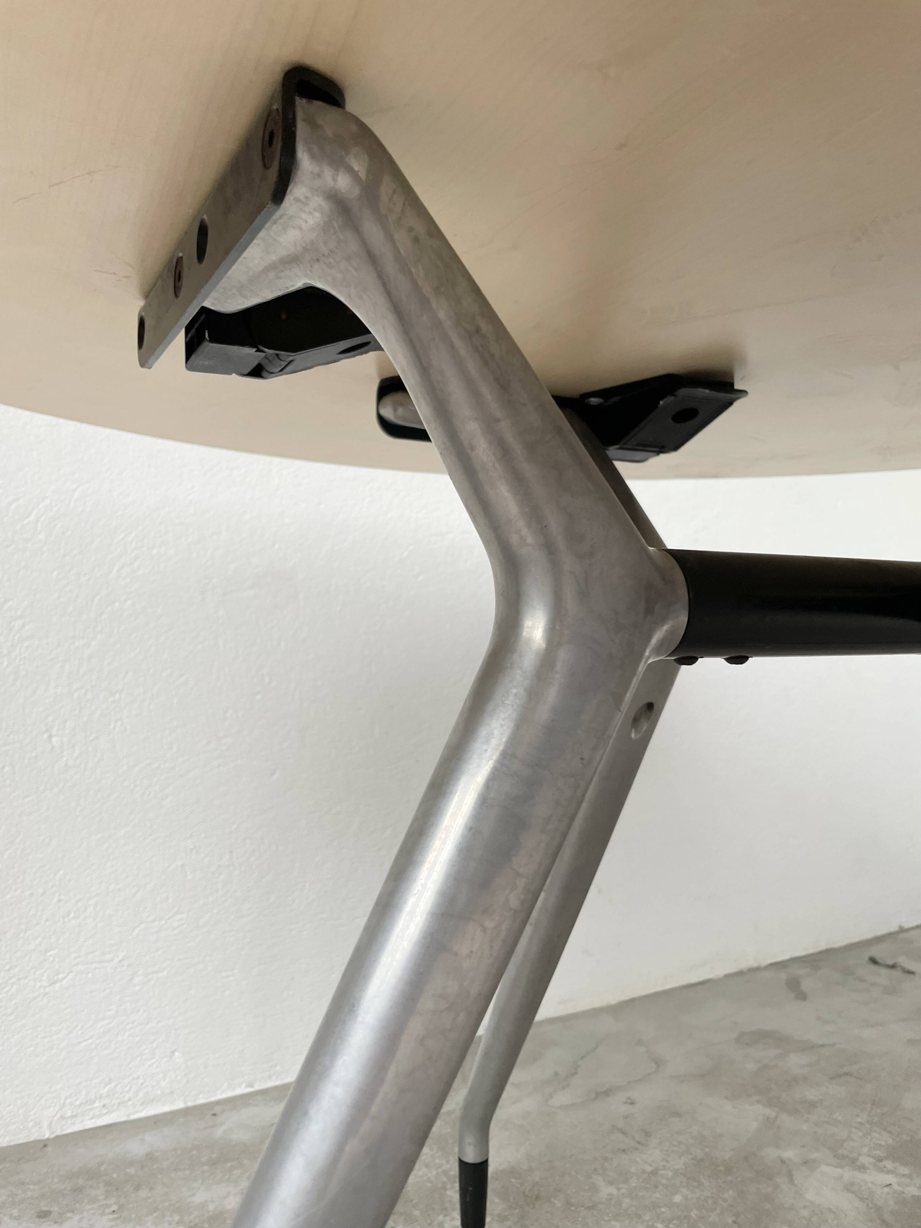 Tecno Nomos Round Table Brushed Metal