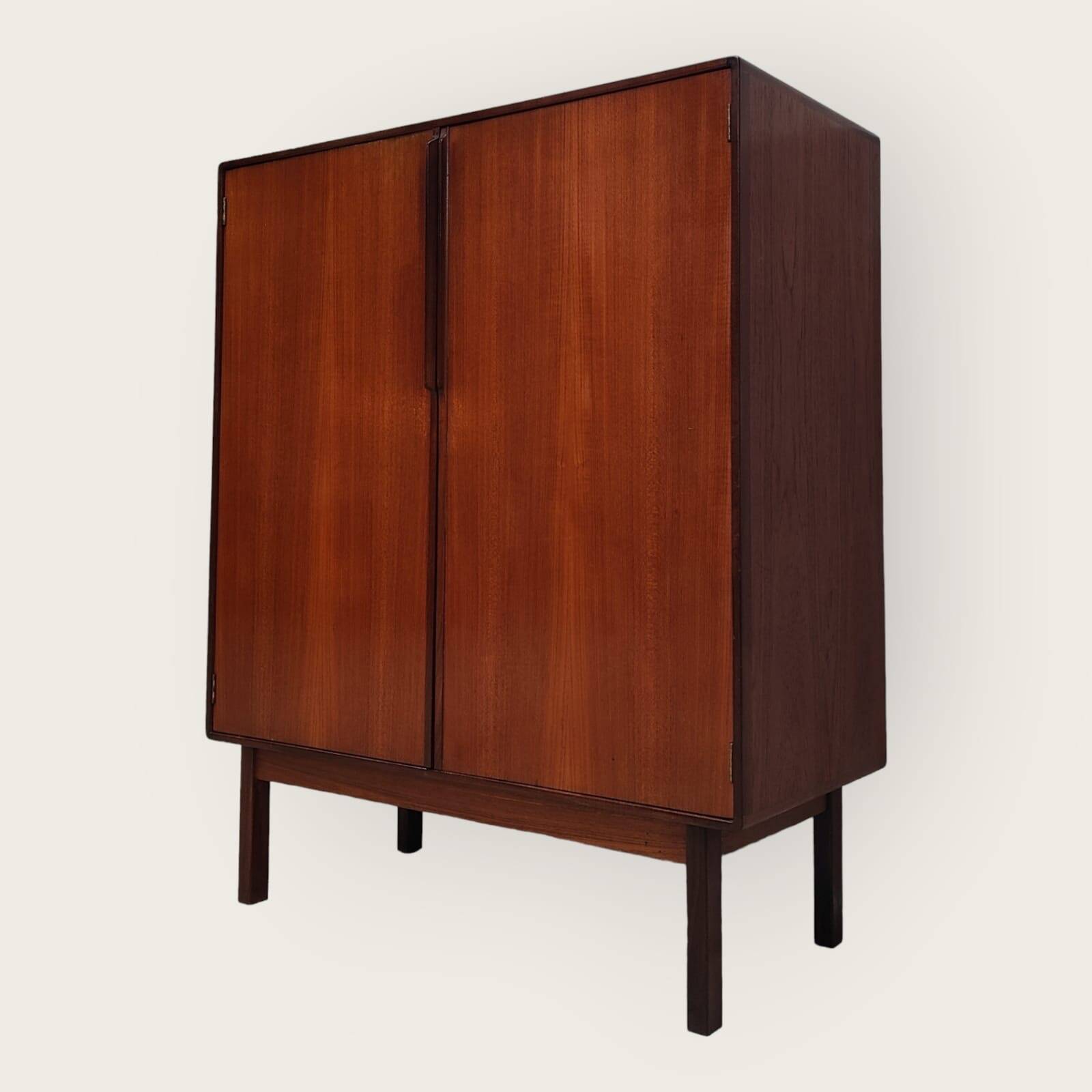 Armoire du milieu du siècle