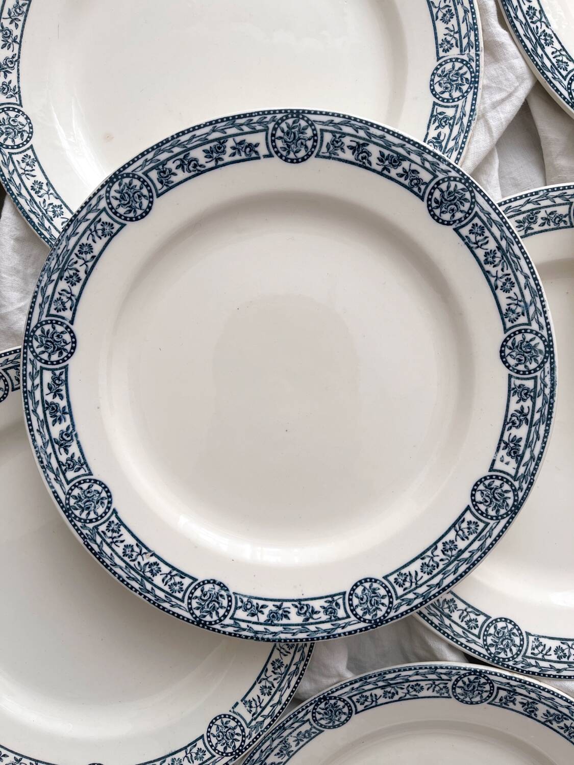 8 flat ironstone plates “Bristol” Salins