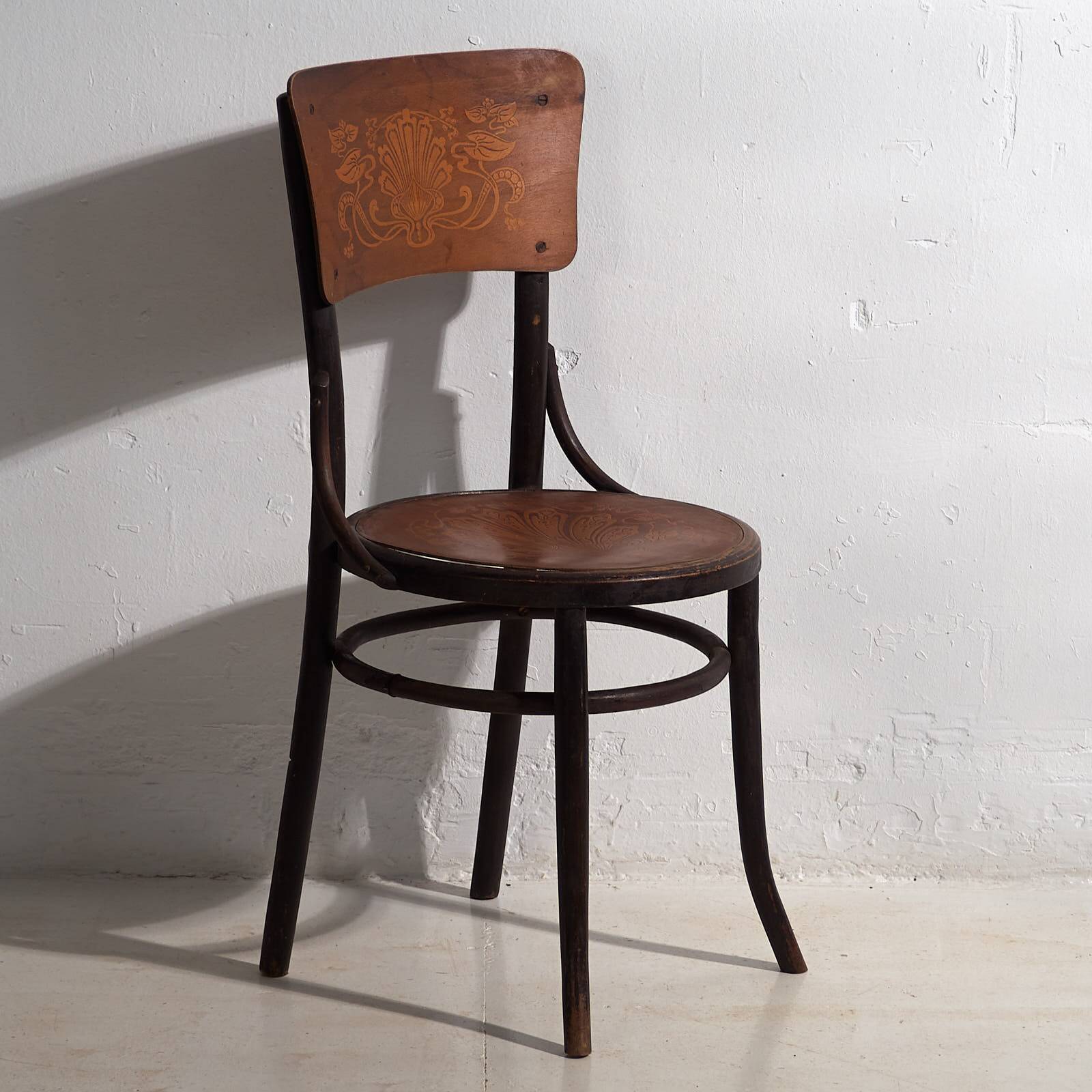 Antique Thonet dining room chairs (c.1900). Set of 4 pieces