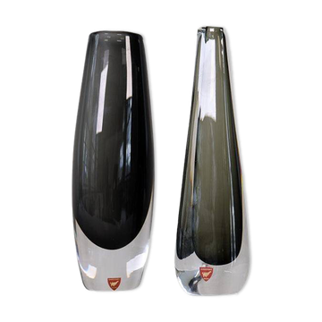 Set of 2 Mid-Century Modern vases by Nils Landberg, Orrefors, circa 1950, Sweden.