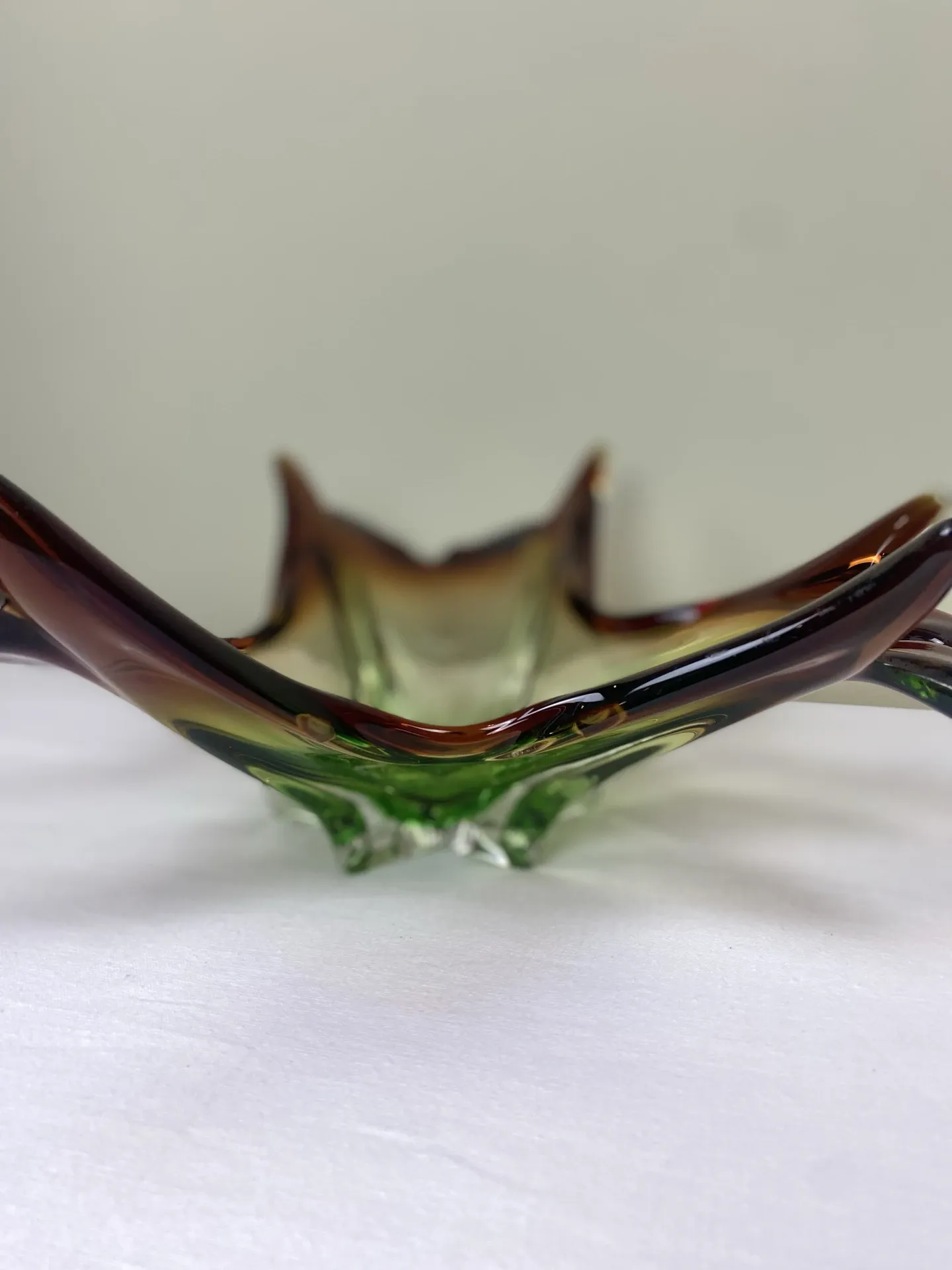 Coupe sculpturale en verre soufflé mis century