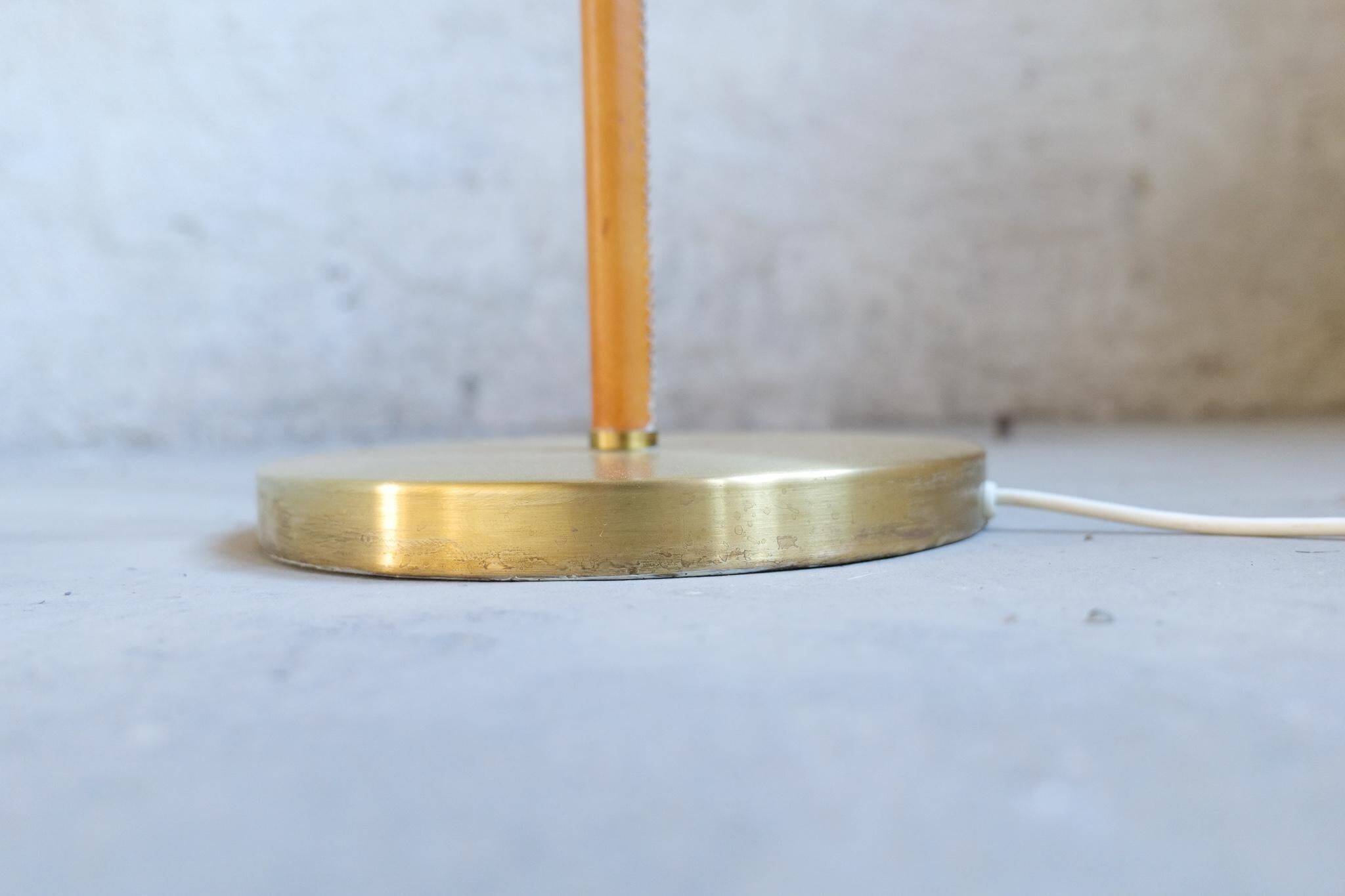 Modern mid-century brass and leather floor lamp Atelje Lyktan, Sweden