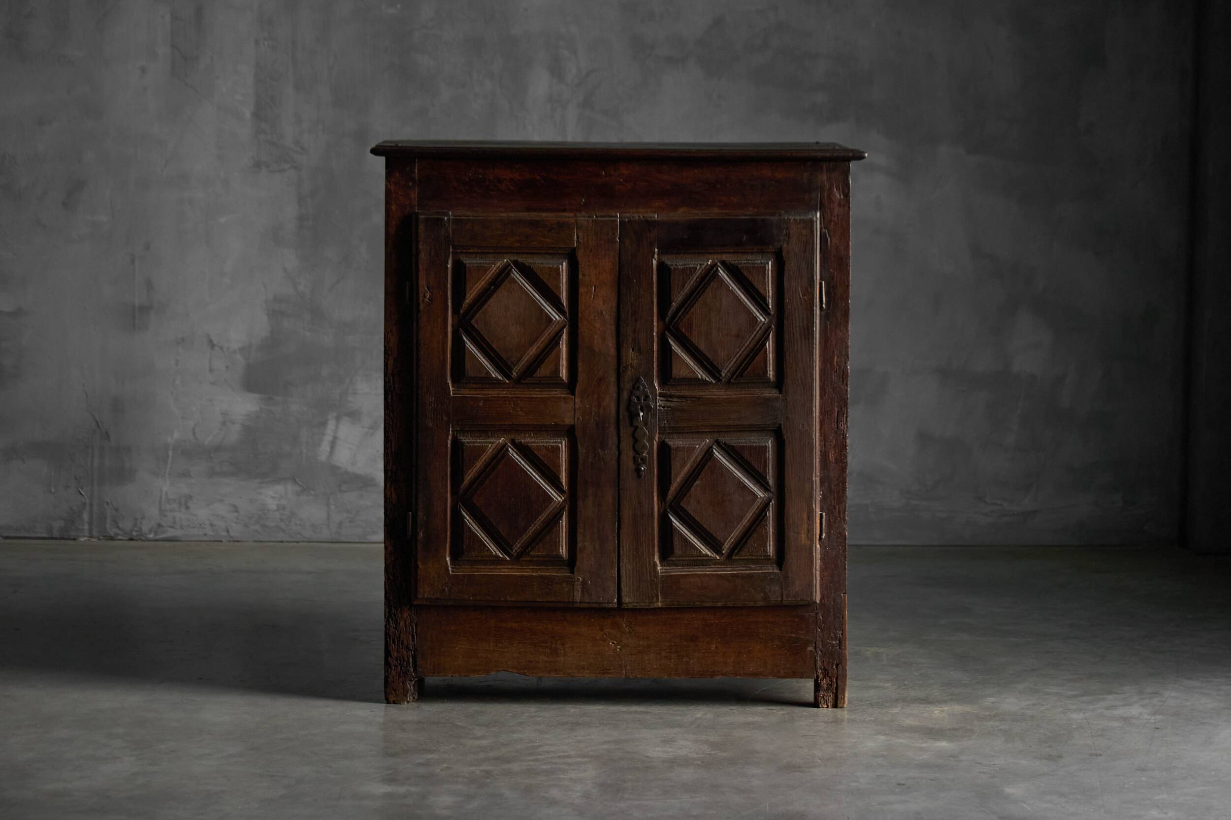 Buffet rustique d'art populaire, France, XVIIIe siècle