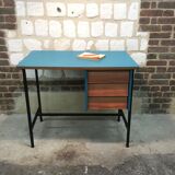 Child desk
