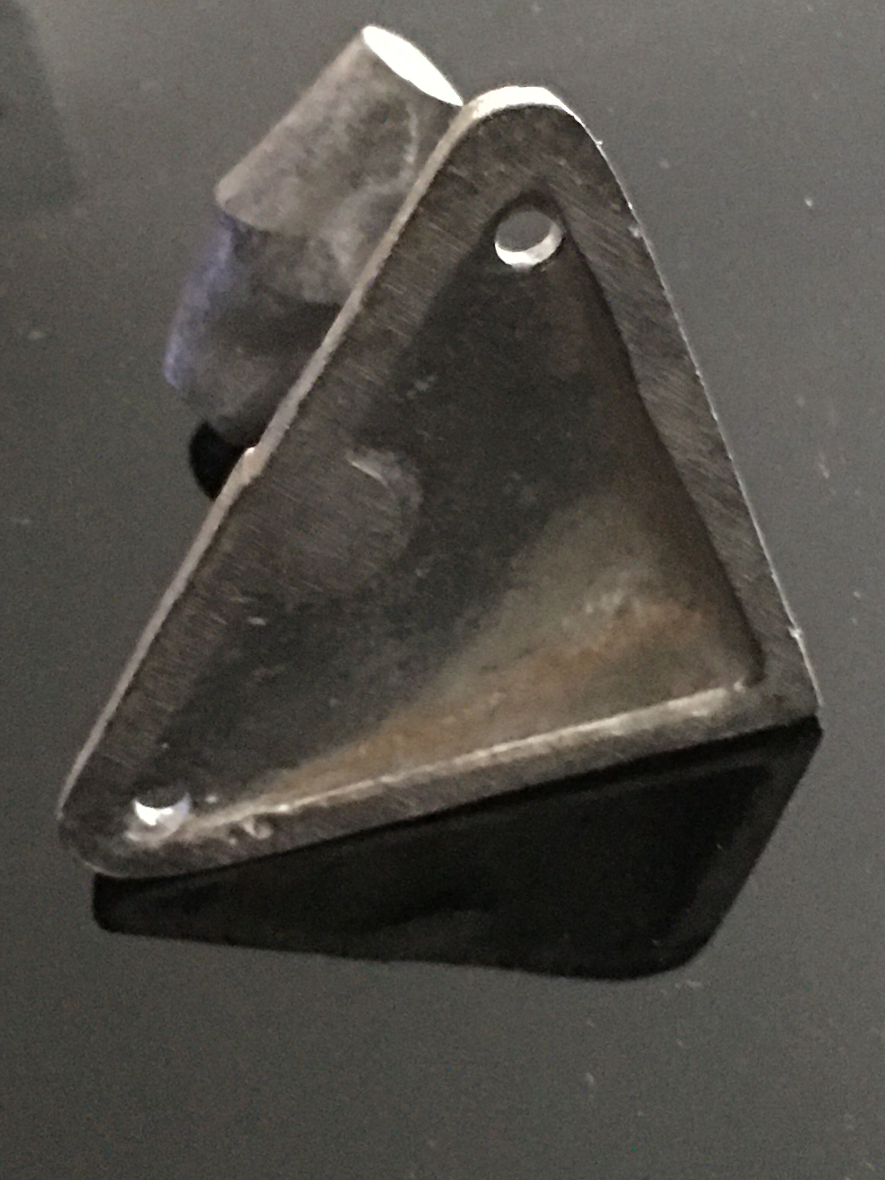 lot 4 old coat hanger / aluminum cast iron pads.