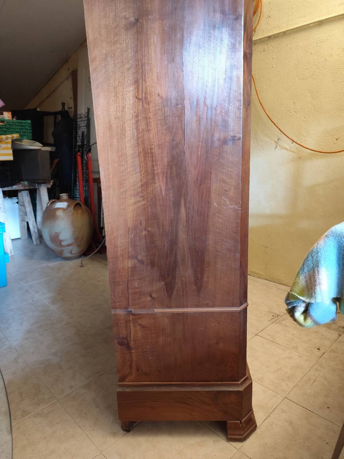 "Standing Man" Cabinet