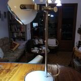 Eyeball desk lamp adjustable and steerable