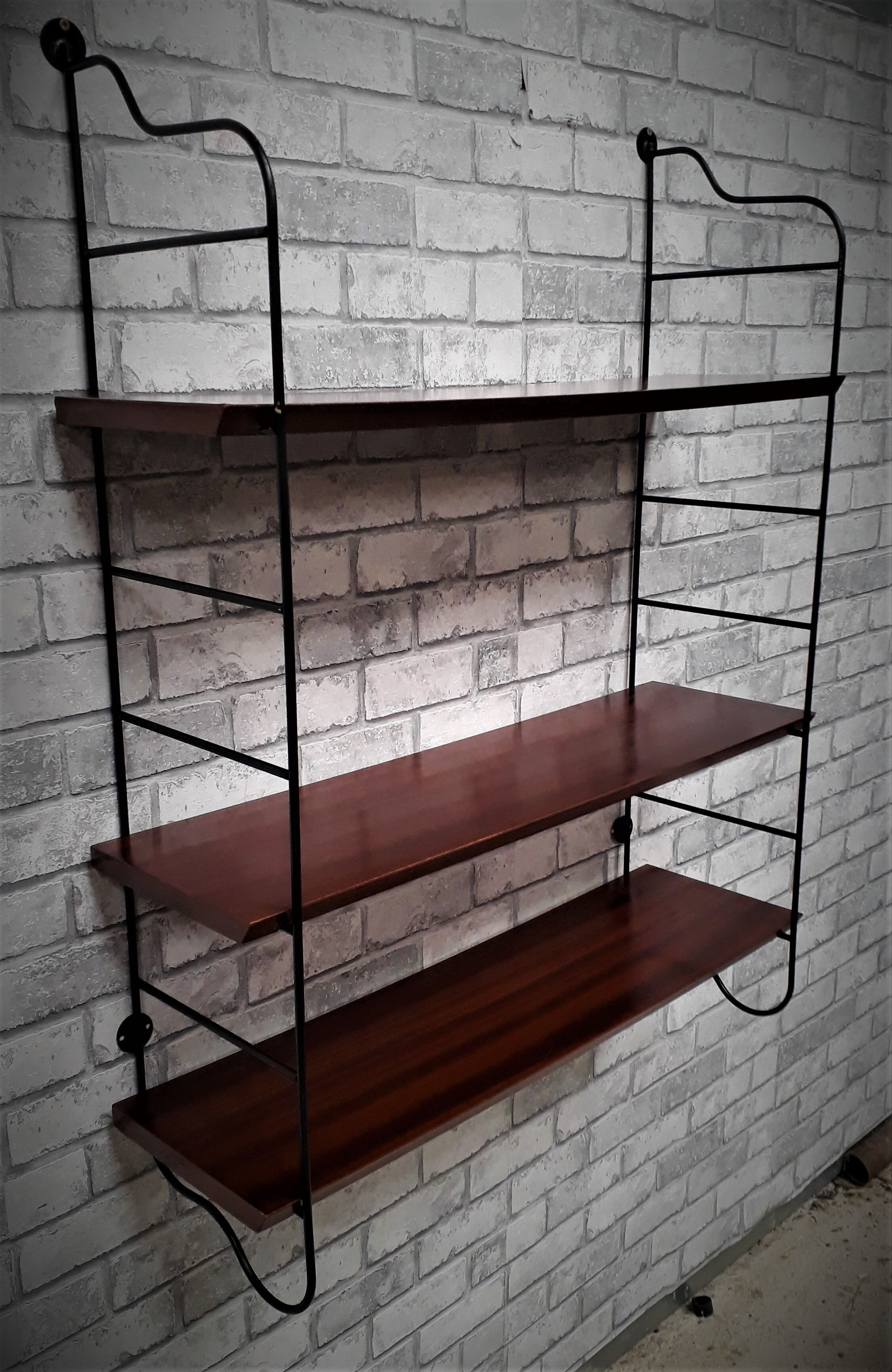 Scandinavian floor 1940 has 50 tomado, steel and 3 trays 65x19. Wooden mahogany plating