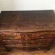 Commode en noyer lyonnaise Louis XV d'époque du 18ème