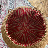 Wicker basket on foot fabric inner covering