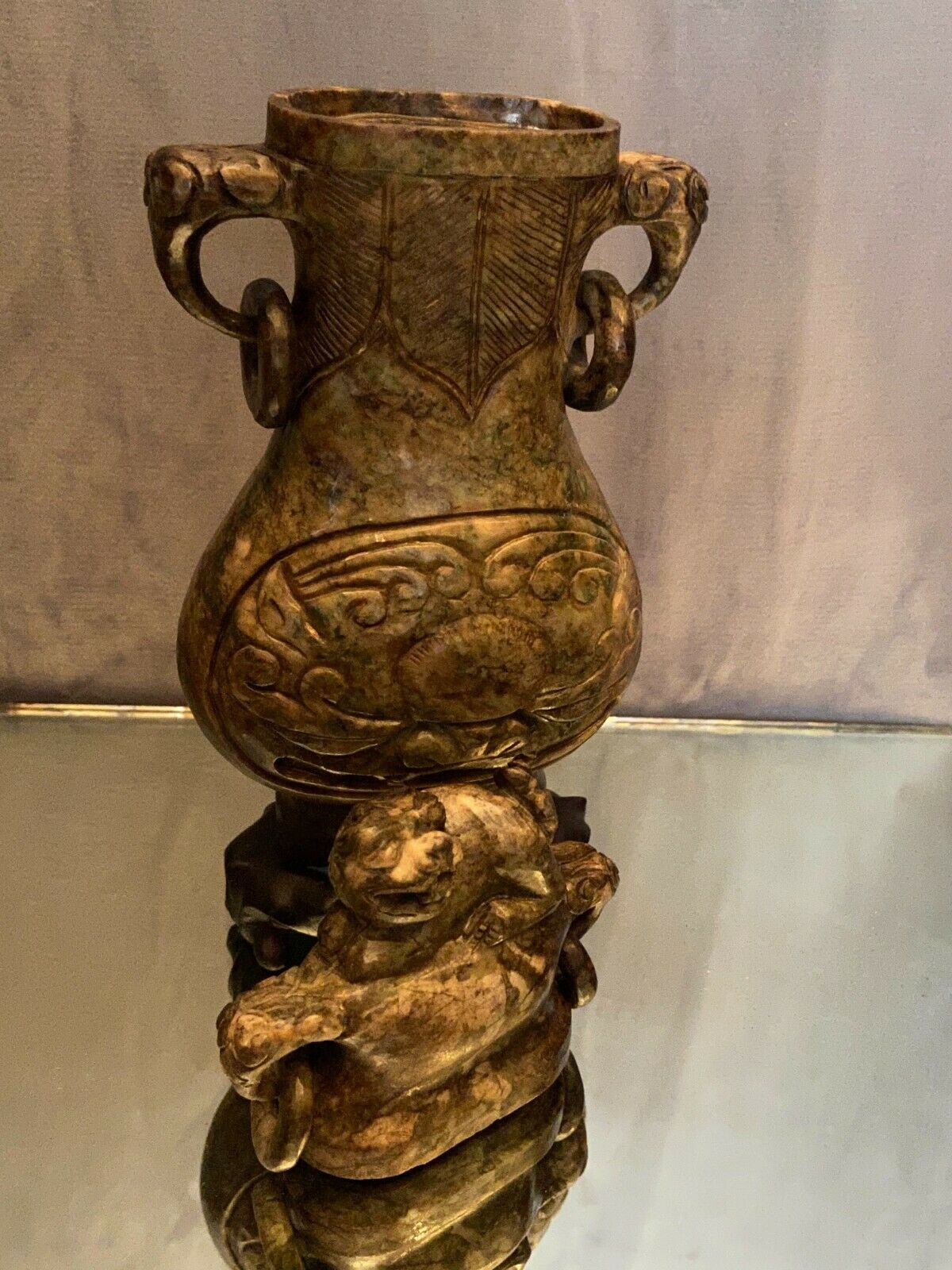 Covered vase in hard stone carved China