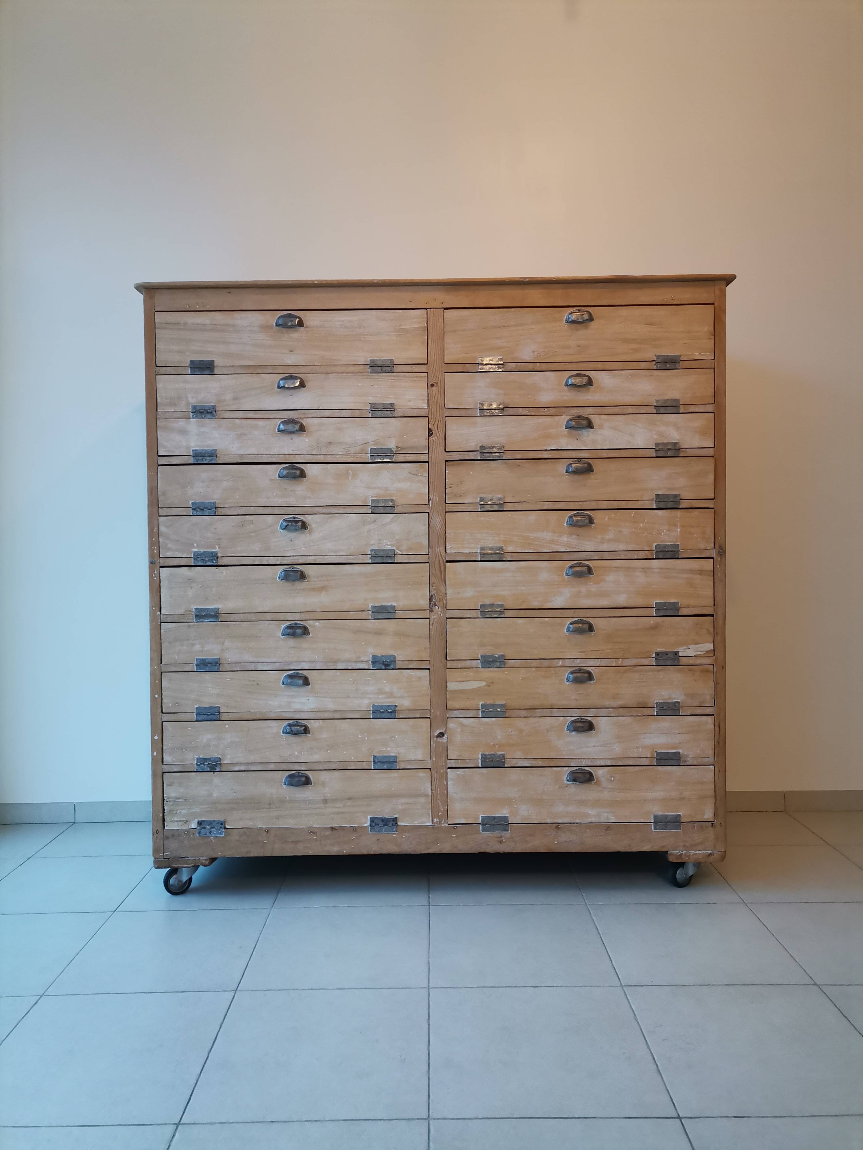 Trade furniture: baker's furniture