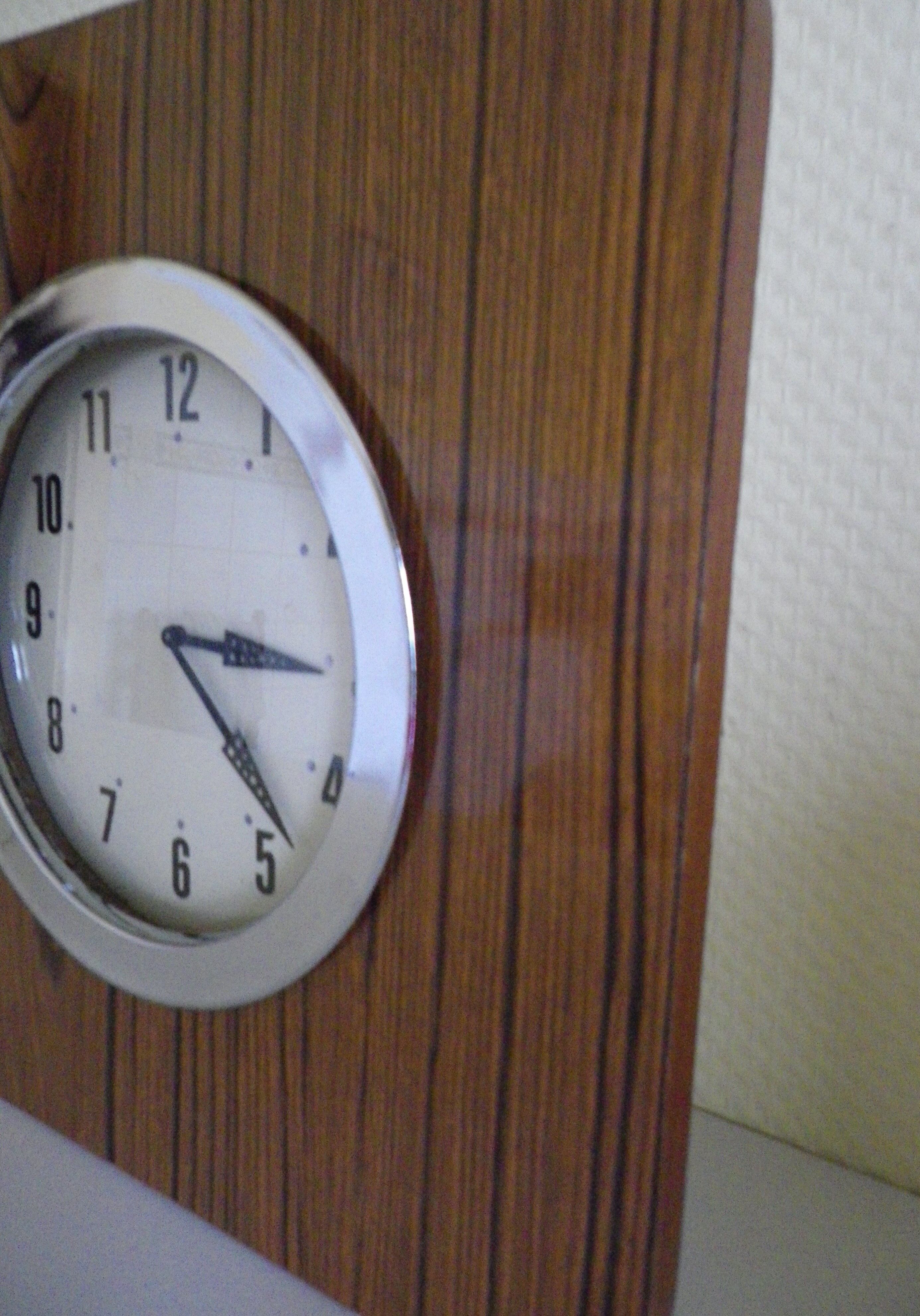 Electric wall clock in formica - 1950s