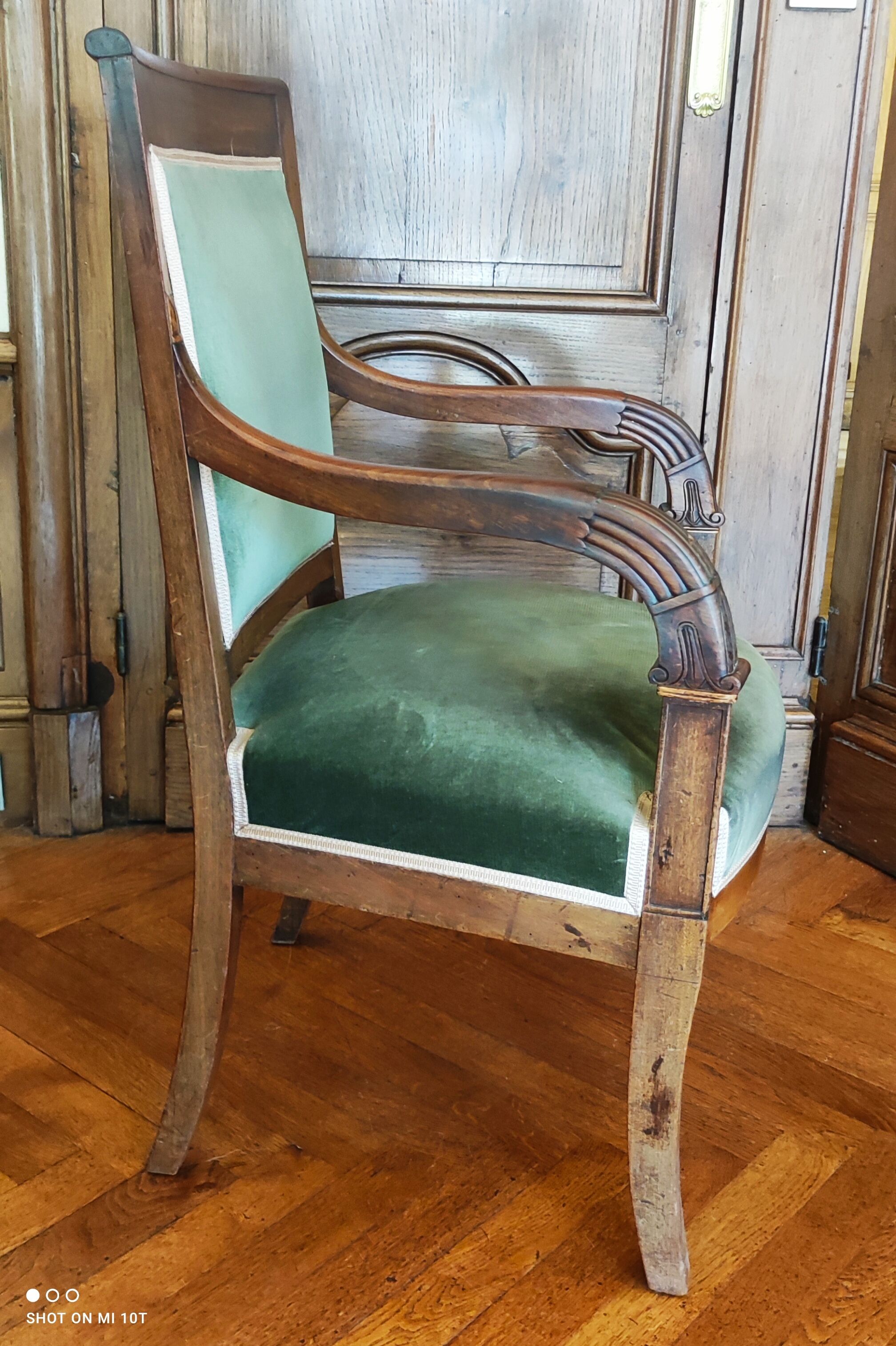 Pair of mahogany armchairs/palm décor/Restoration period