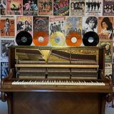 Upright piano