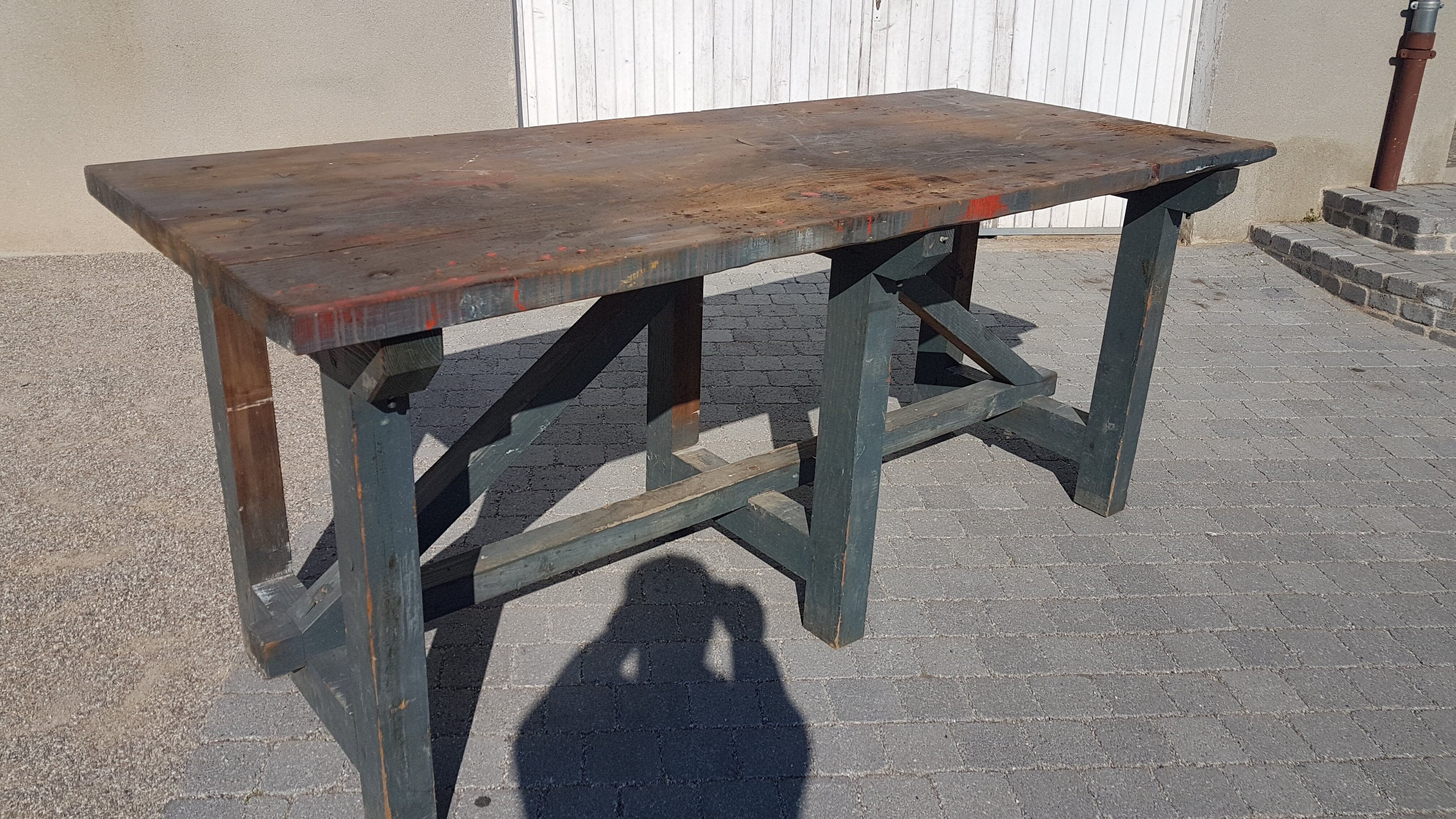 Table established of old shoemaker furniture