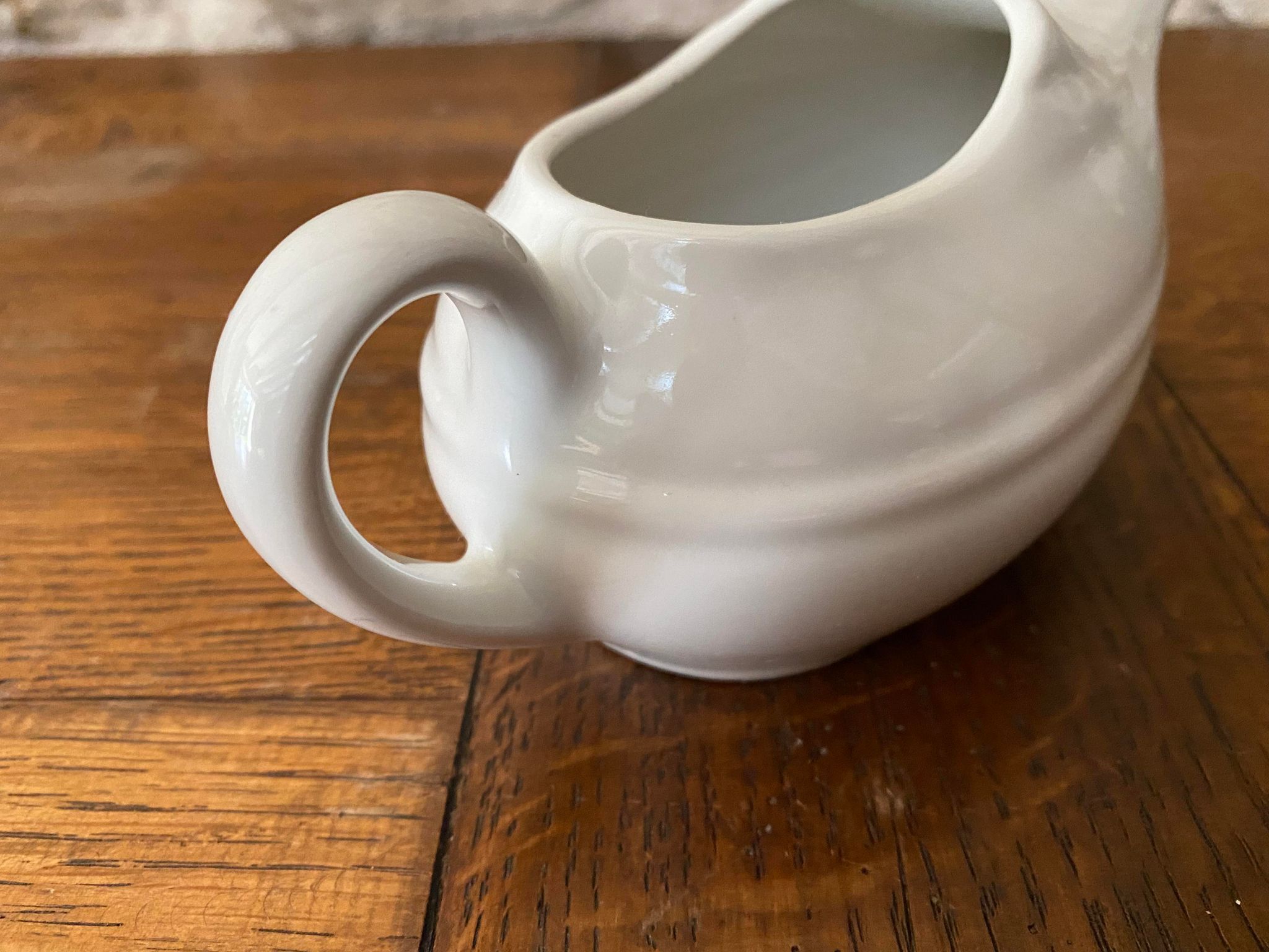 White porcelain saucière